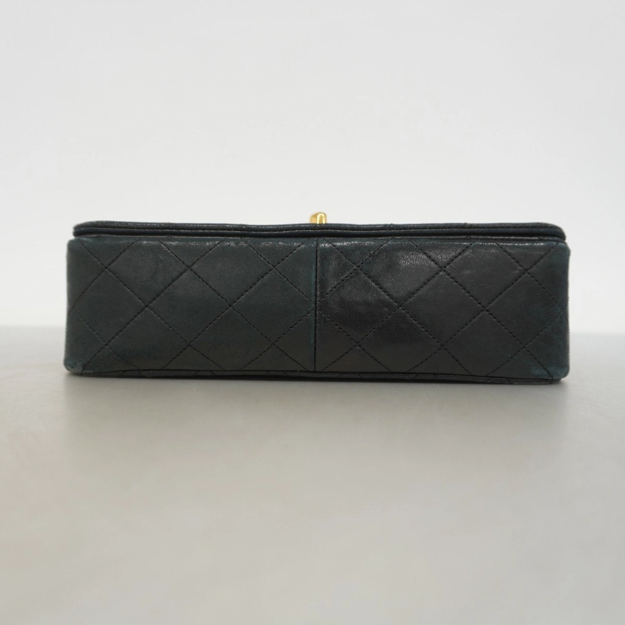 Chanel Leather Shoulder Bag (Pre-Owned)
