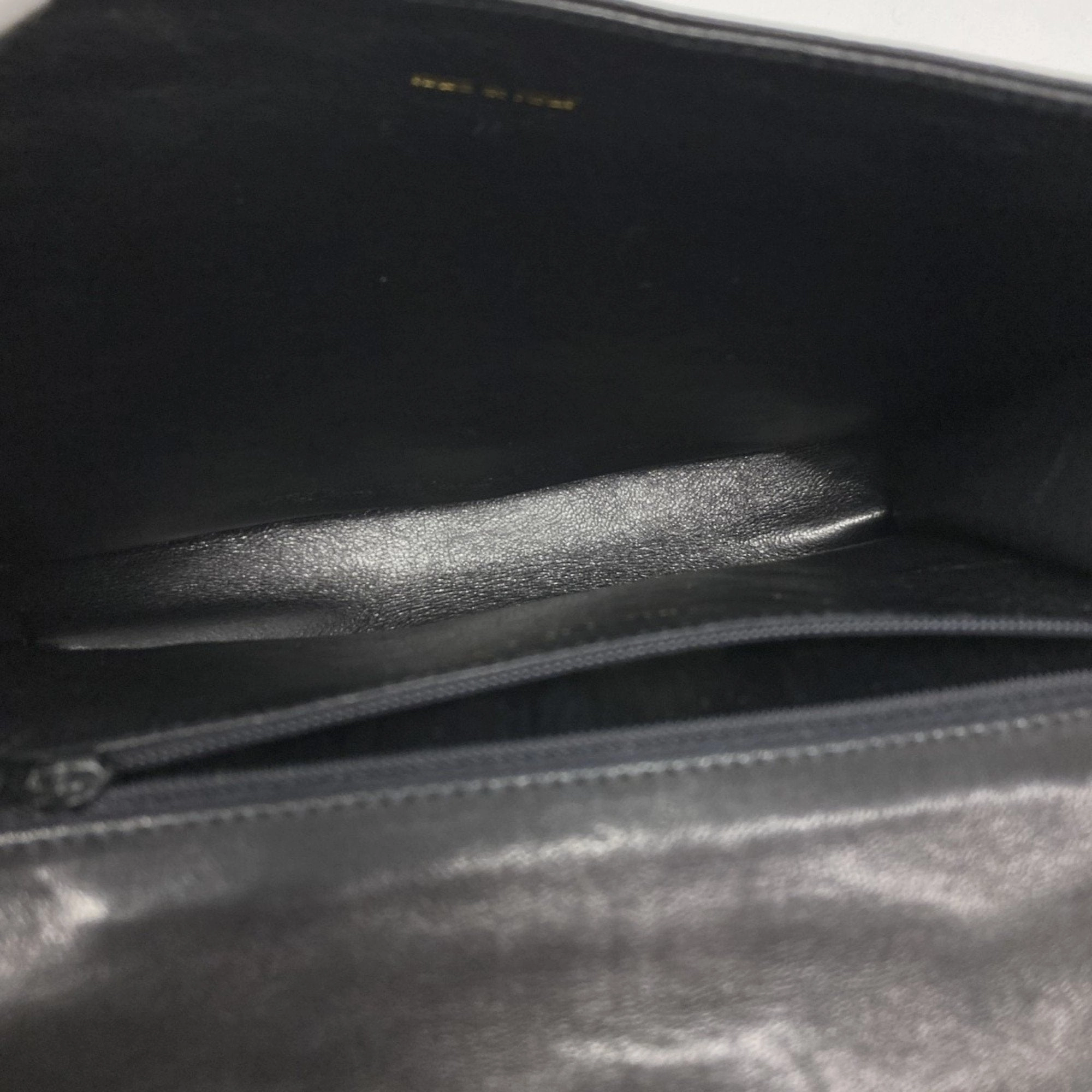 Chanel Leather Shoulder Bag (Pre-Owned)