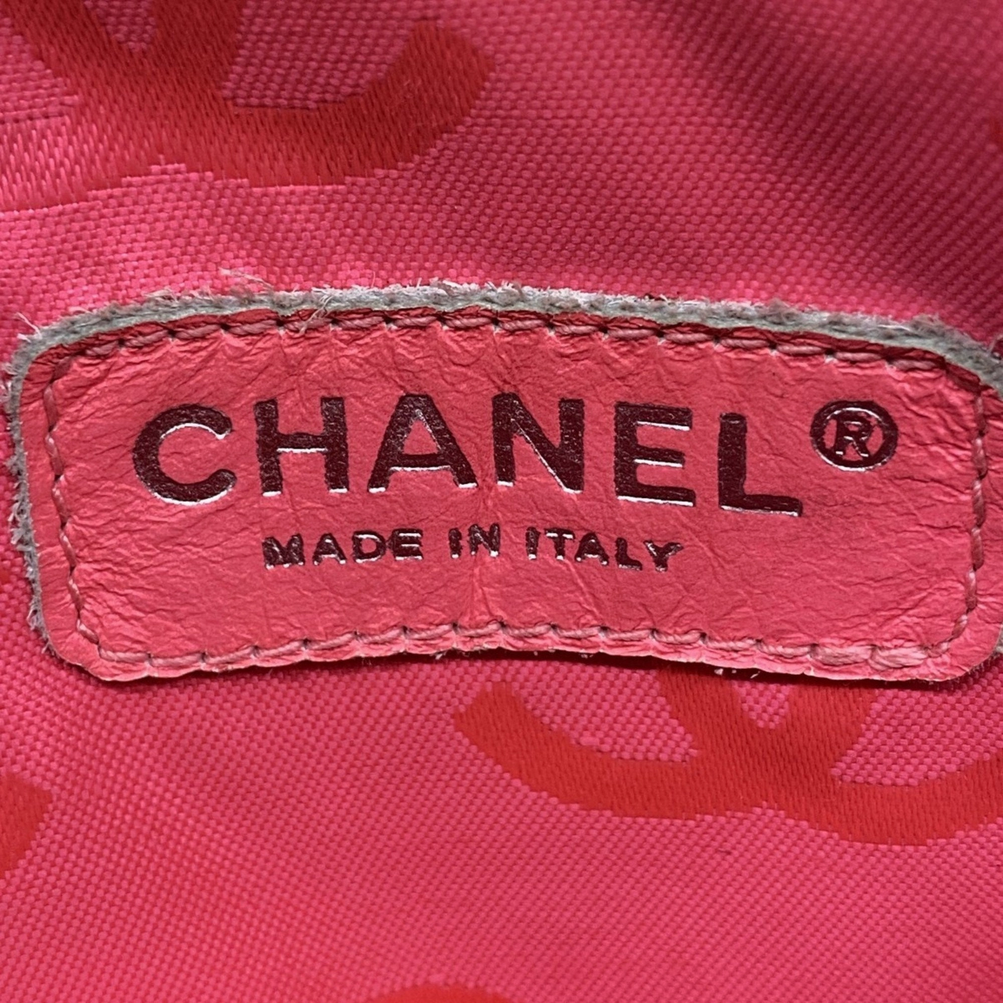 Chanel  Leather Shoulder Bag (Pre-Owned)