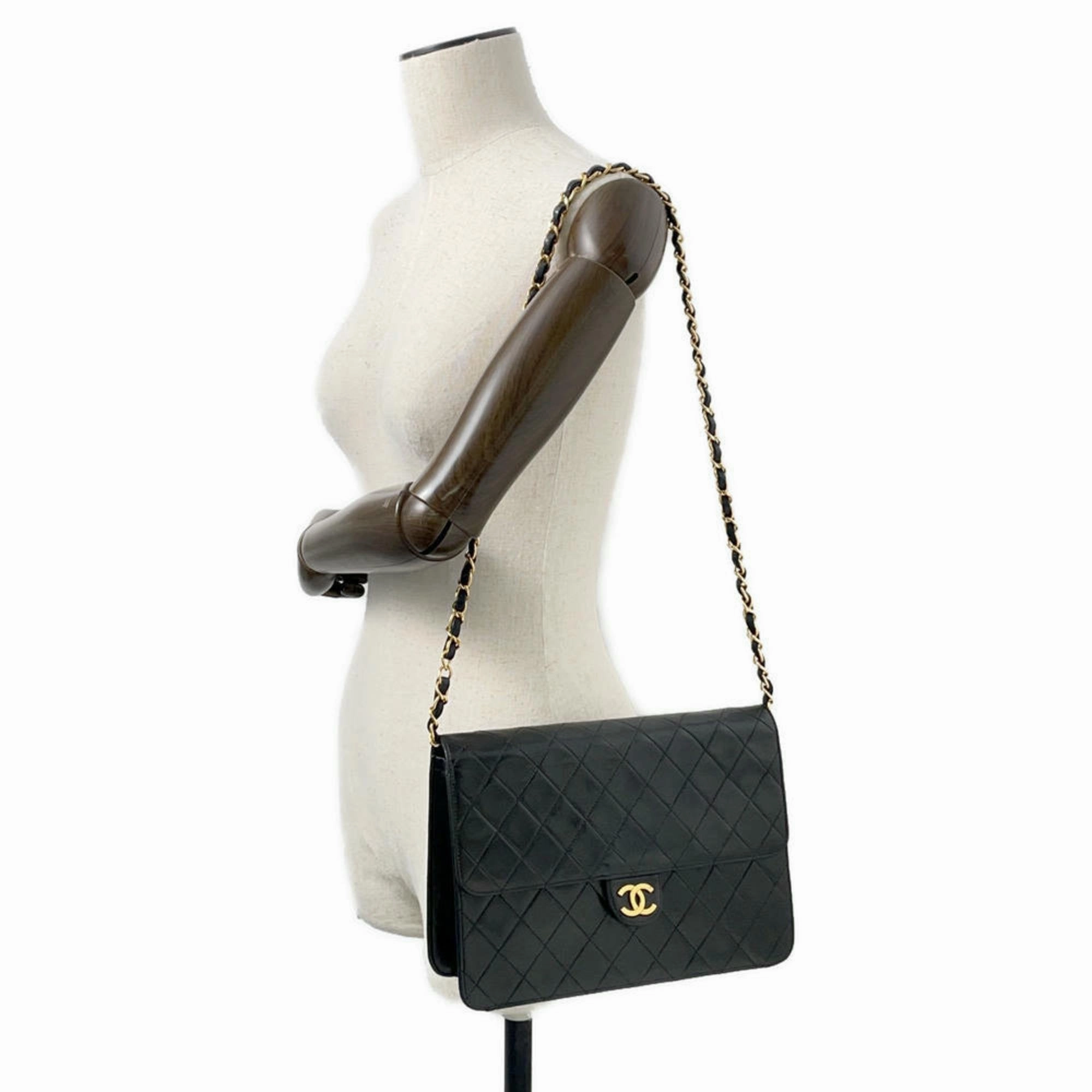 Chanel Matelasse Leather Shoulder Bag (Pre-Owned)