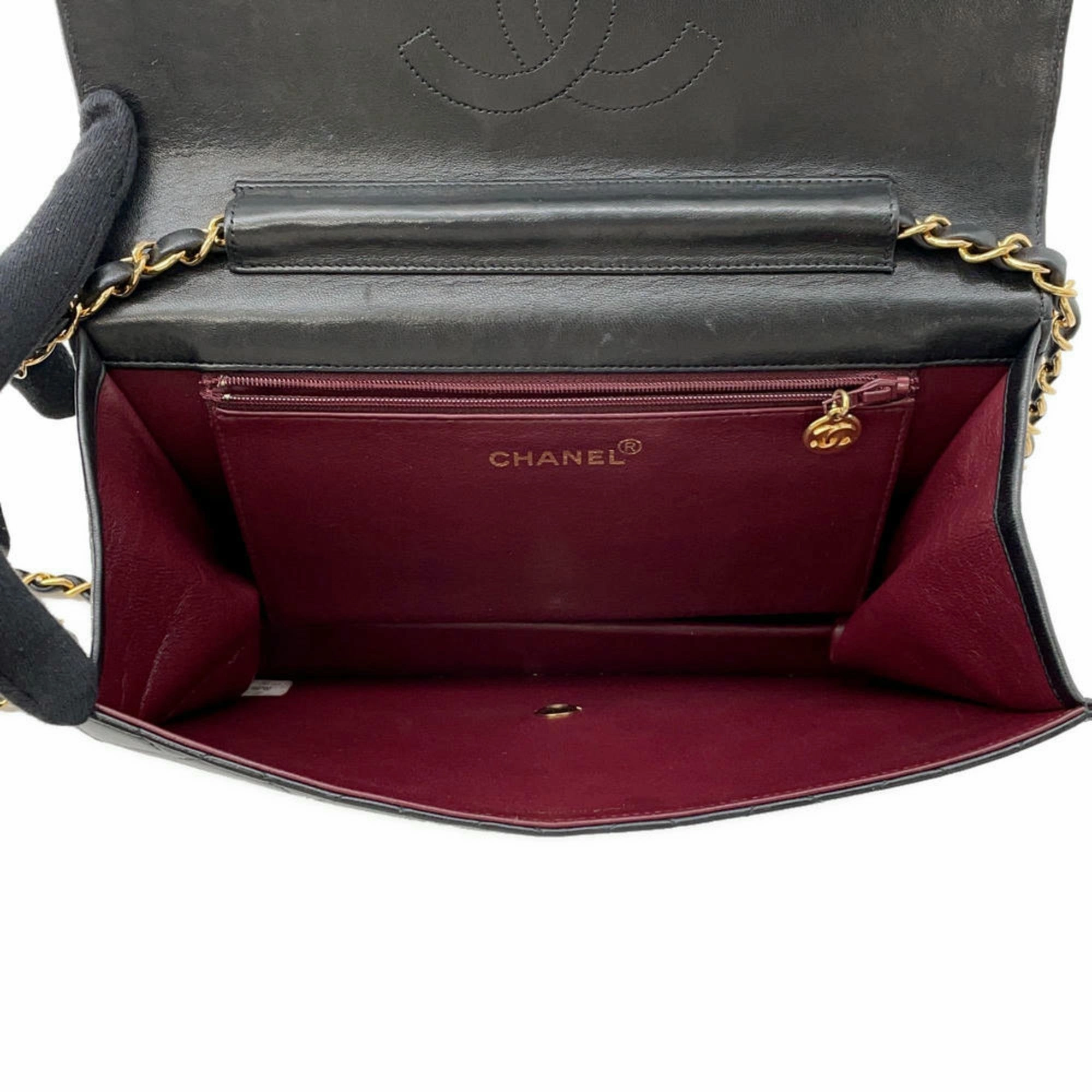 Chanel Matelasse Leather Shoulder Bag (Pre-Owned)