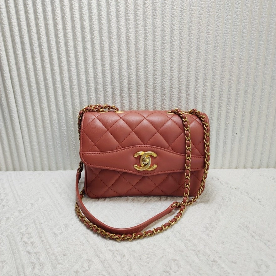Chanel Preloved Classic Flap Bag Red Leather Shoulder Bag xr05012