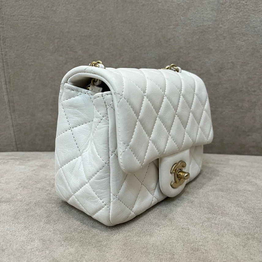 Chanel Preloved White Quilted Leather Crossbody Bag HMM