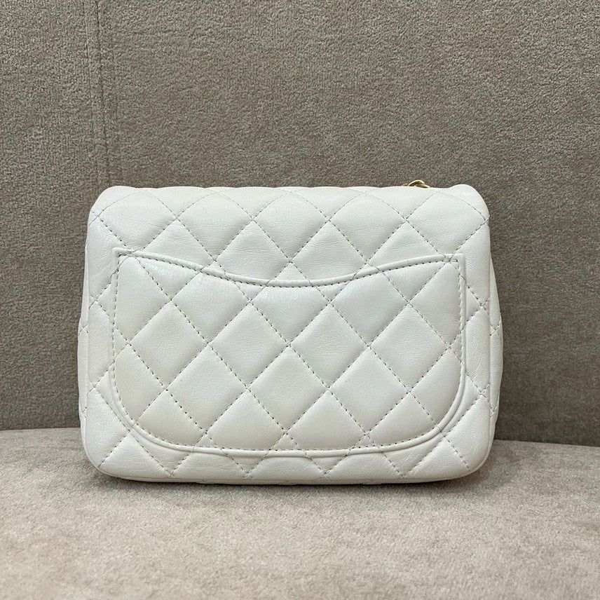 Chanel Preloved White Quilted Leather Crossbody Bag HMM
