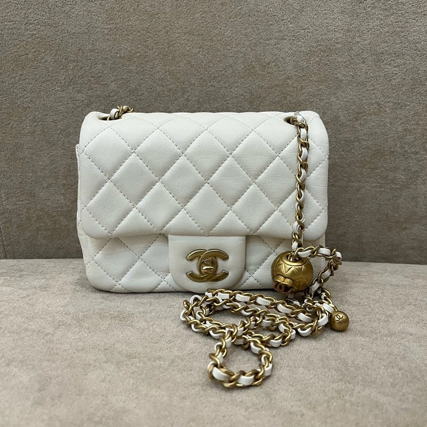 Chanel Preloved White Quilted Leather Crossbody Bag HMM