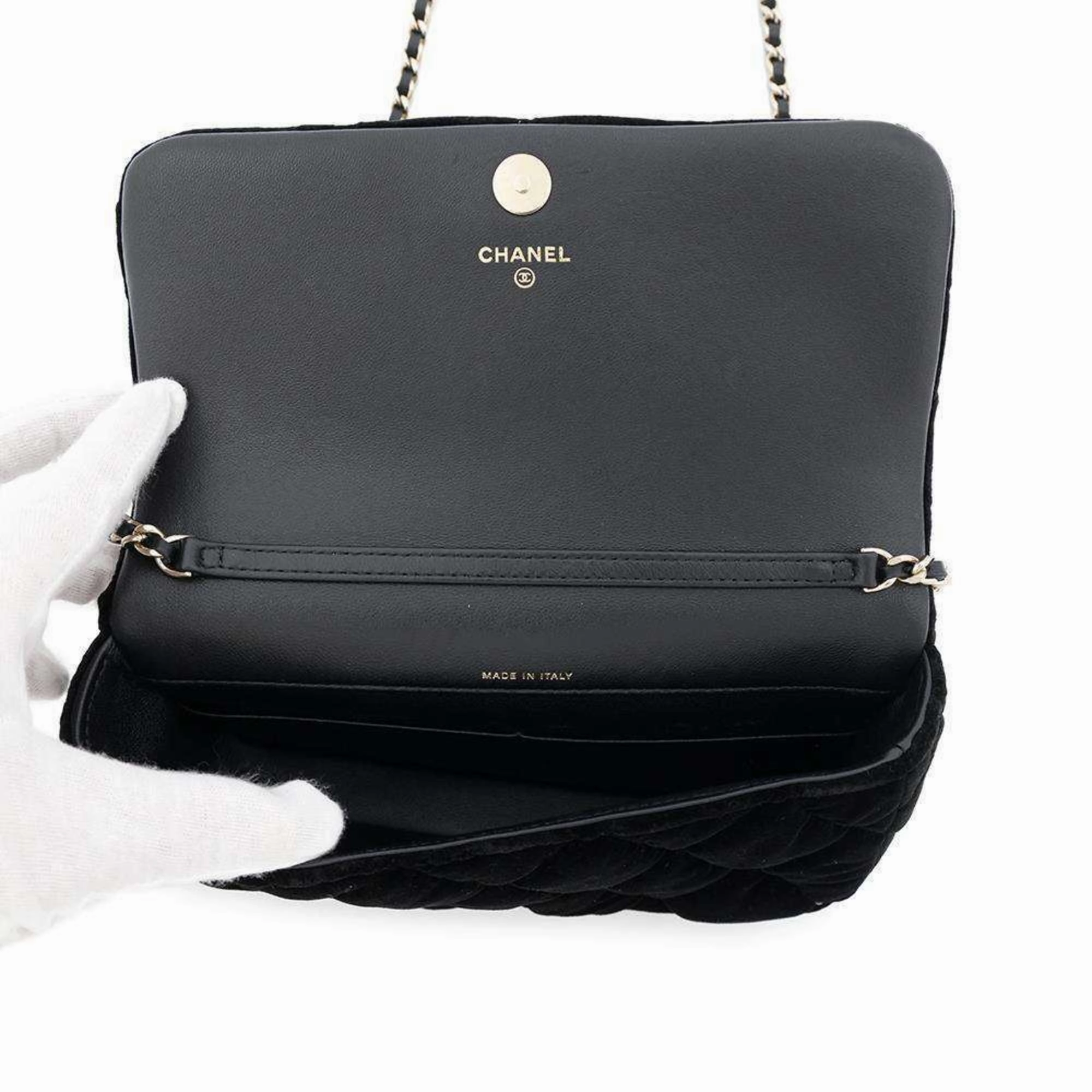 Chanel Velvet Shoulder Bag (Pre-Owned)