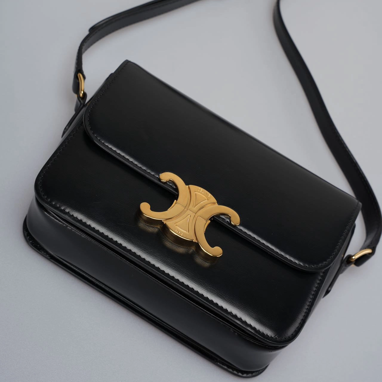Cline Pre-Owned 2021 Small  Calfskin Triomphe crossbody bag