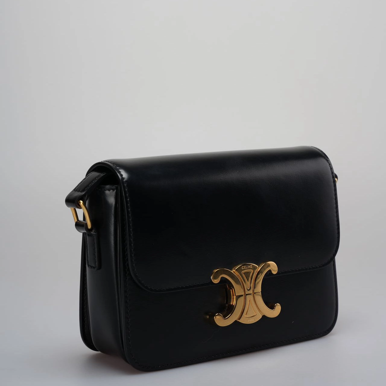Cline Pre-Owned 2021 Small  Calfskin Triomphe crossbody bag
