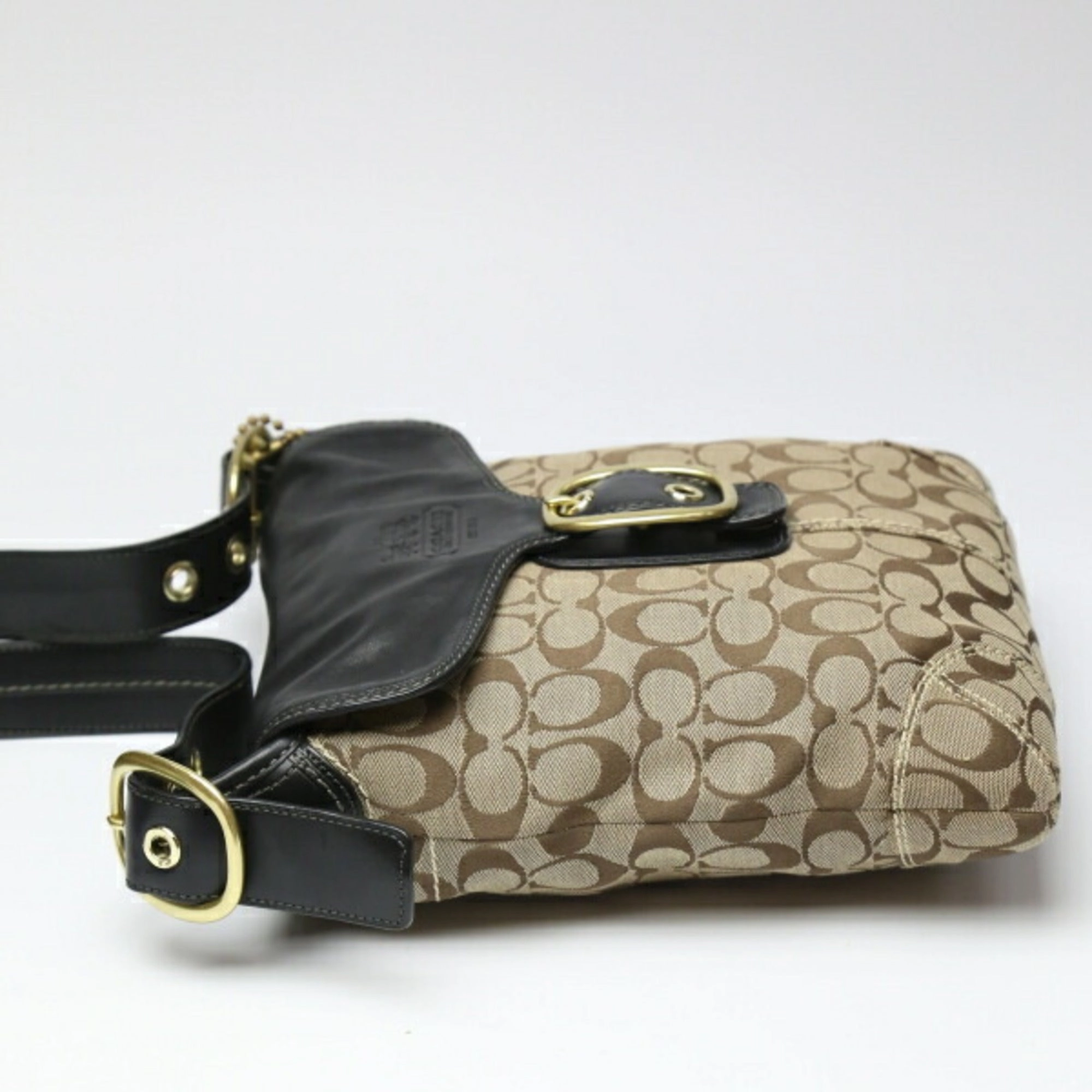 Coach   Leather Shoulder Bag (Pre-Owned)