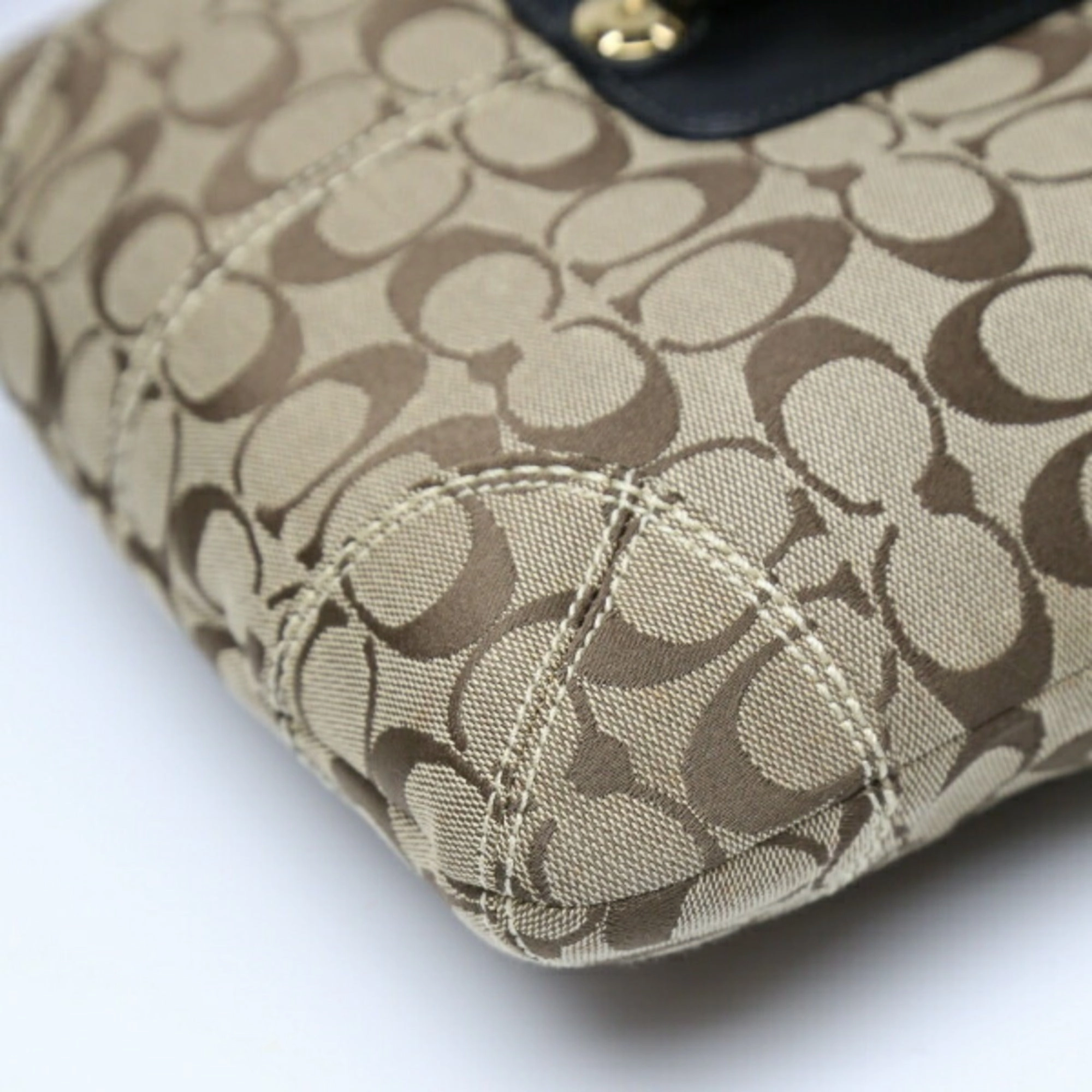 Coach   Leather Shoulder Bag (Pre-Owned)