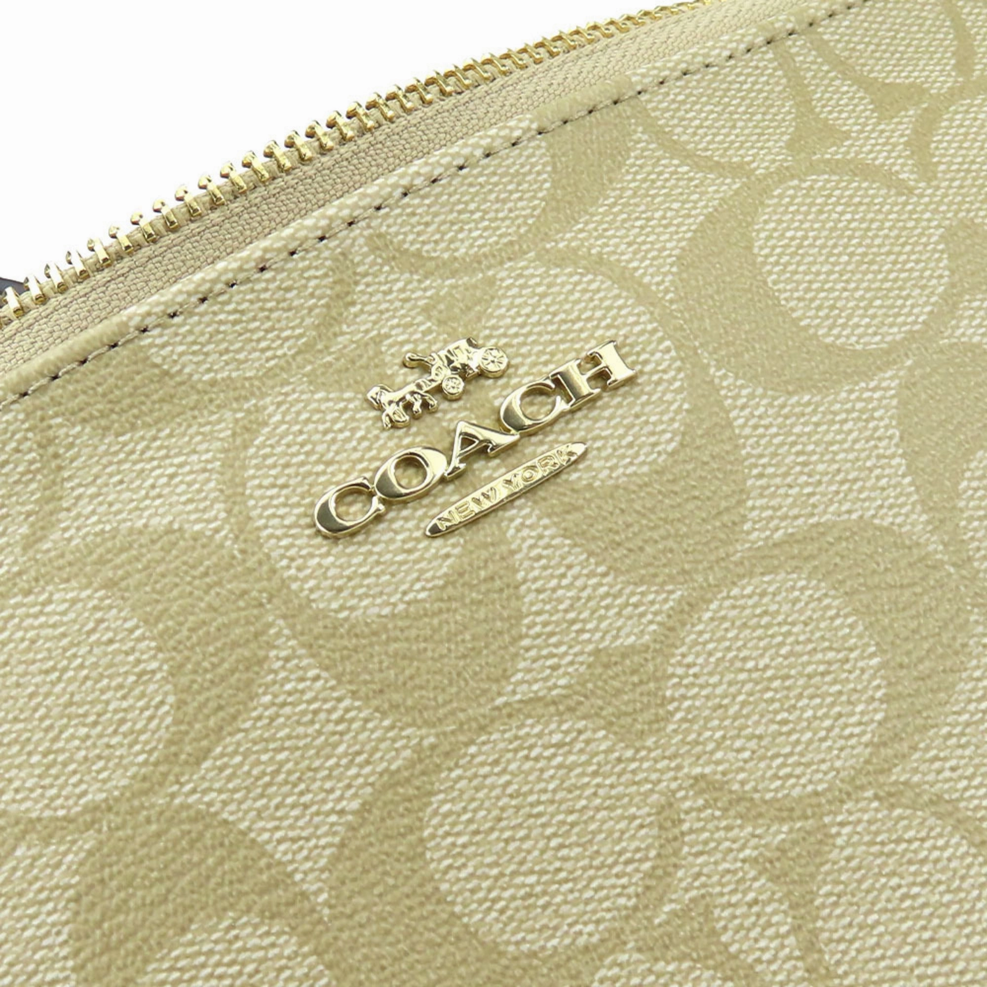 Coach Signature  Off- Pvc Leather Shoulder Bag (Pre-Owned)