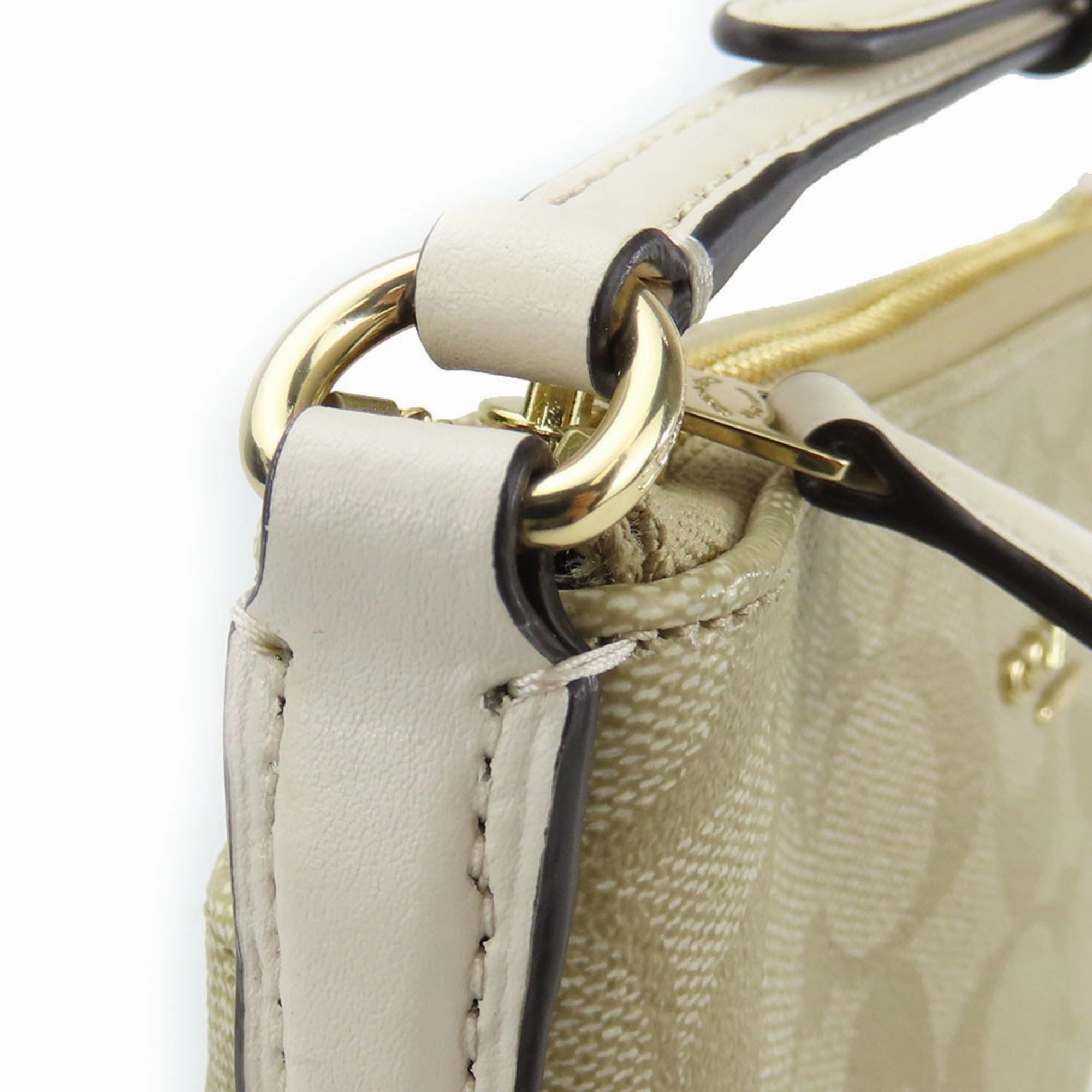 Coach Signature  Off- Pvc Leather Shoulder Bag (Pre-Owned)