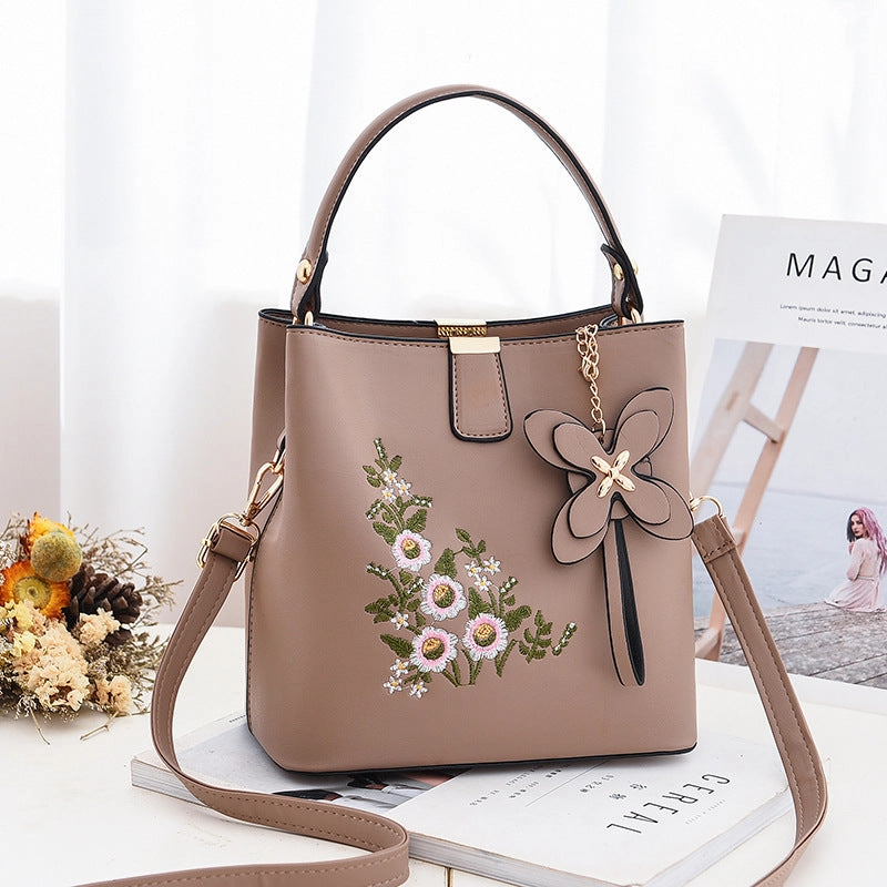 Fashion Casual Embroidered One-shoulder Diagonal Bag