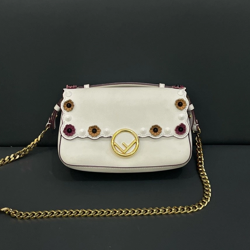 Fendi Preloved HY112 White Leather Shoulder Bag with Chain Strap