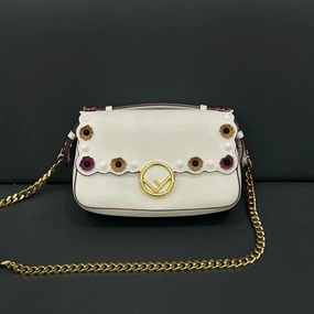 Fendi Preloved HY112 White Leather Shoulder Bag with Chain Strap