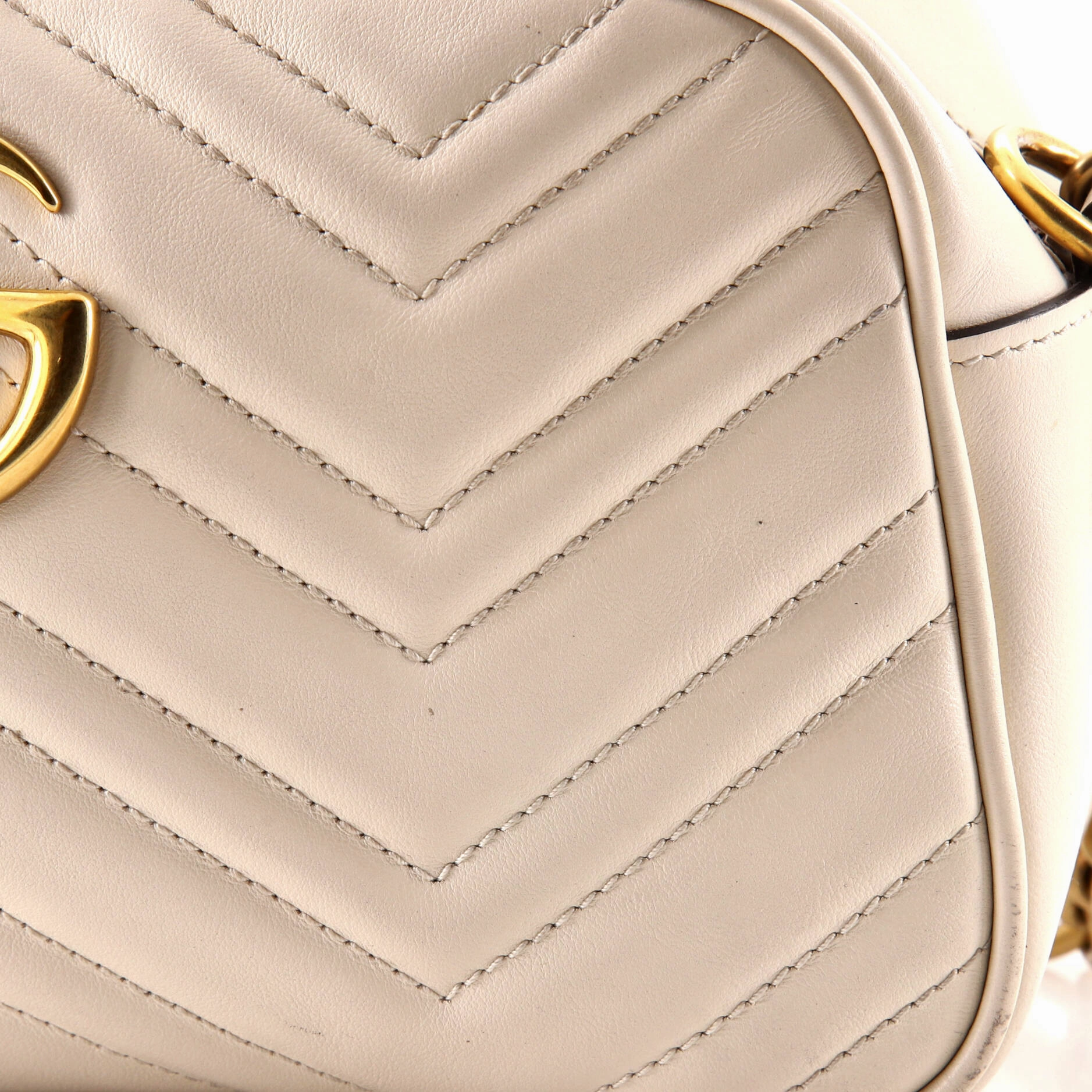 GG Marmont Shoulder Bag Matelasse Leather Small