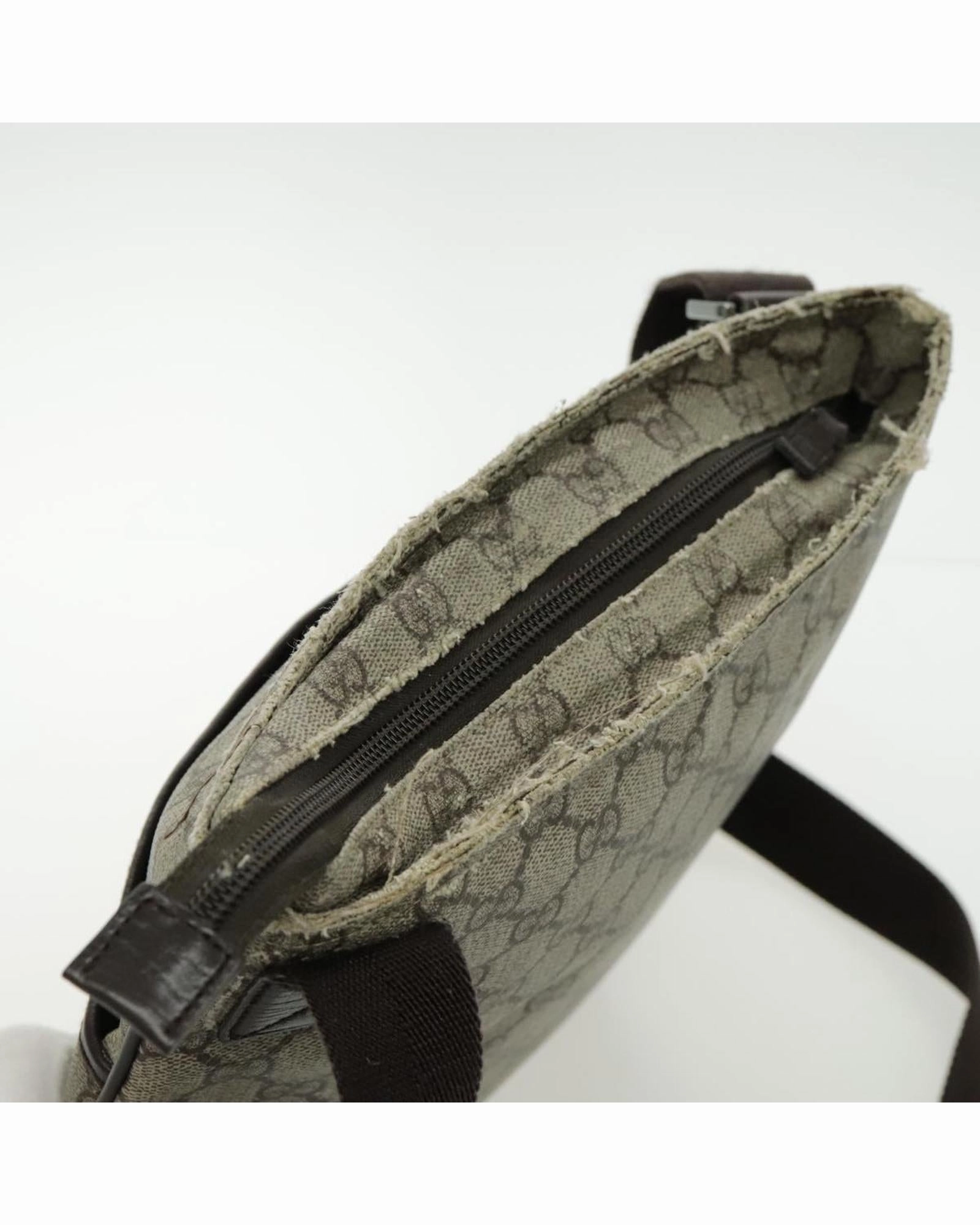 GG Supreme Canvas Crossbody Bag