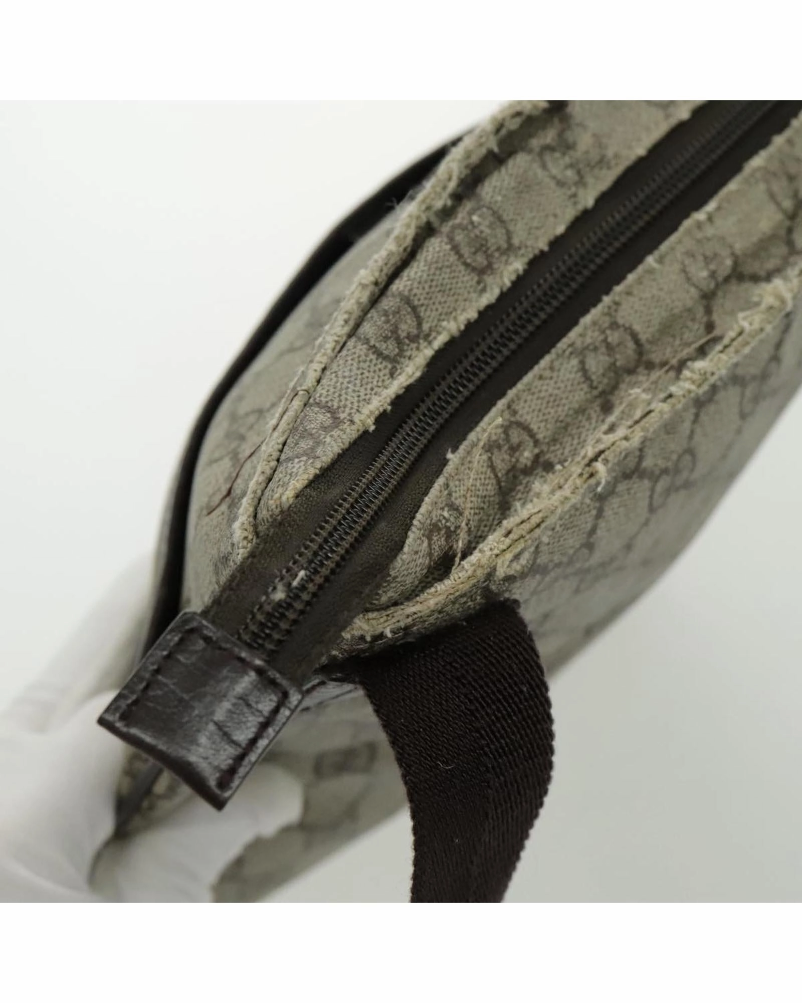 GG Supreme Canvas Crossbody Bag