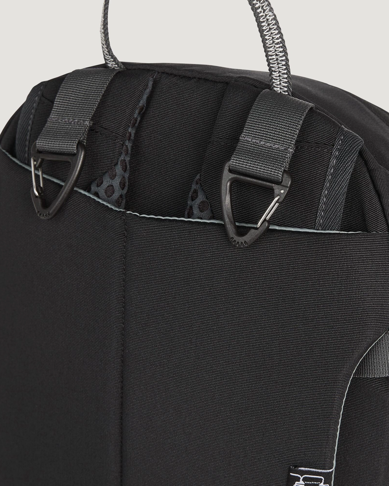 Gluon Beyond Backpack - 18L - Black Stingray