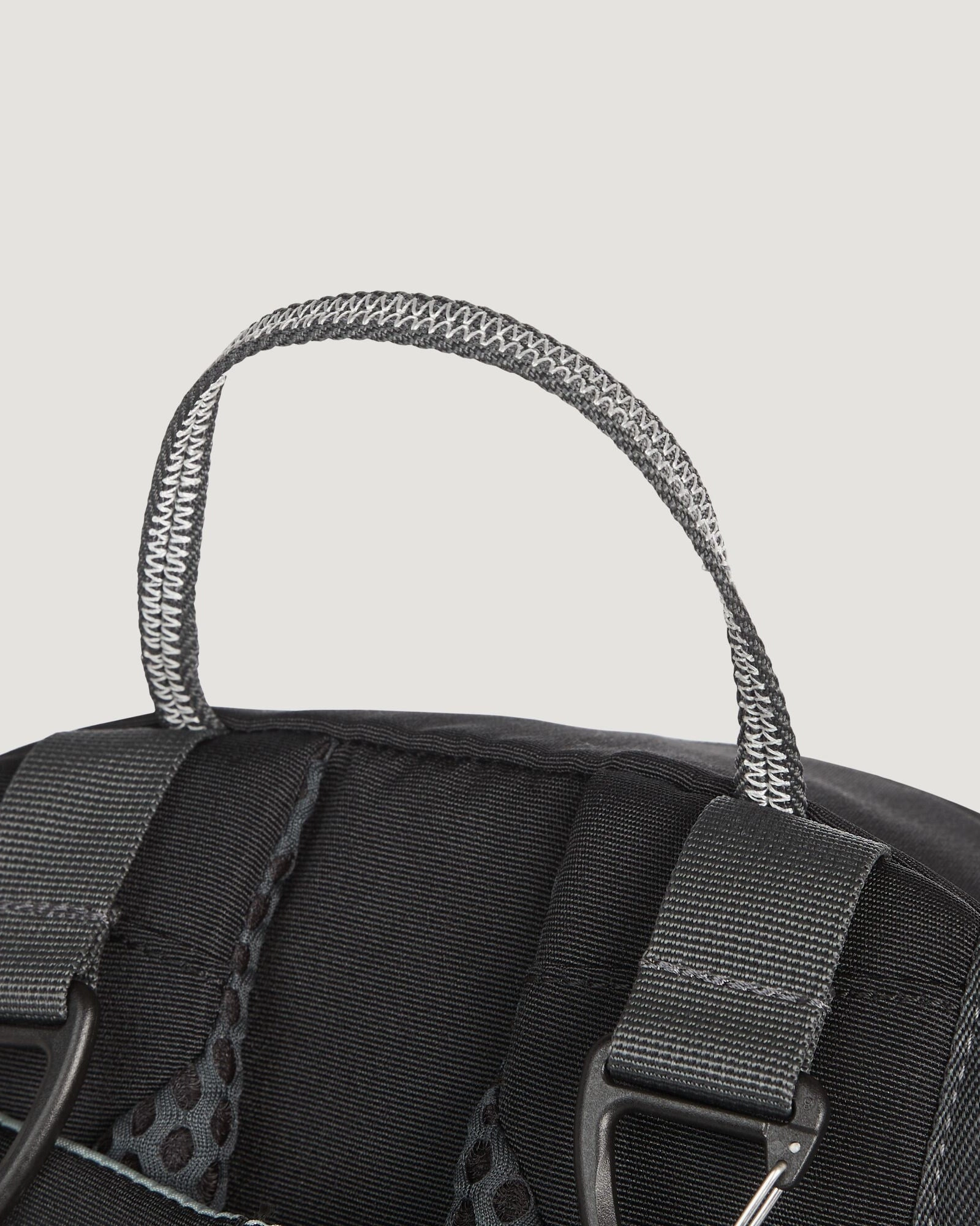 Gluon Beyond Backpack - 18L - Black Stingray