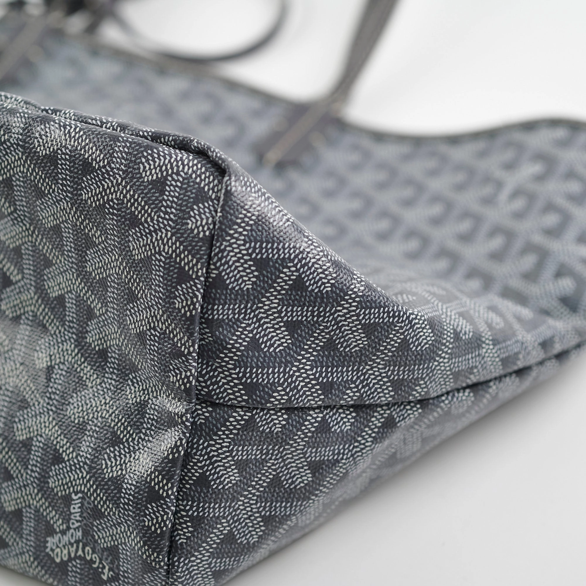Goyard Saint Louis PM Grey Tote   hat clip