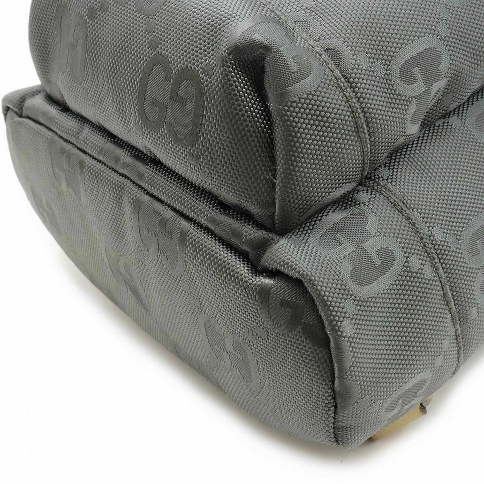 Gucci Beige Gray Nylon Canvas Leather Shoulder Bag Sling Bag ()
