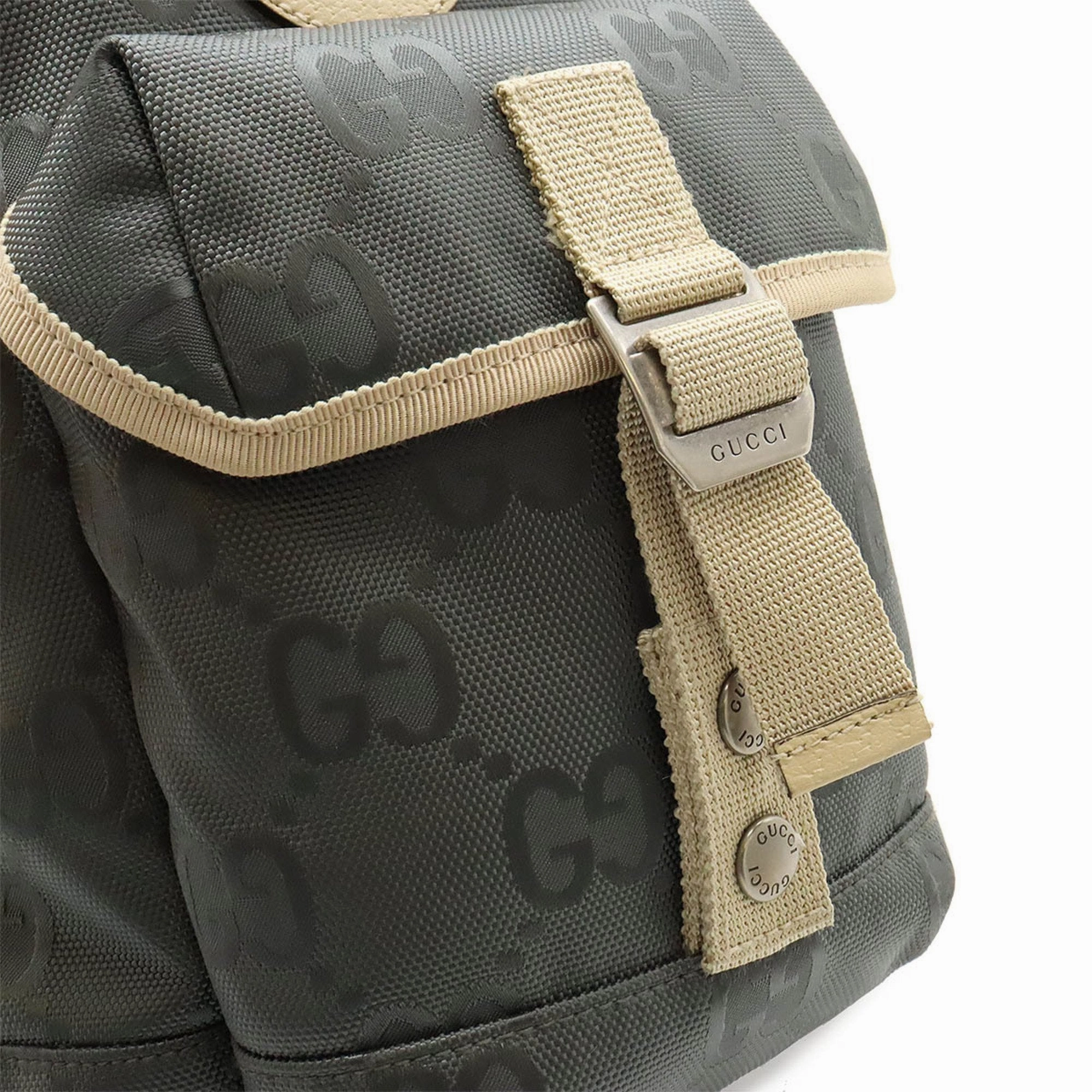 Gucci Beige Gray Nylon Canvas Leather Shoulder Bag Sling Bag ()