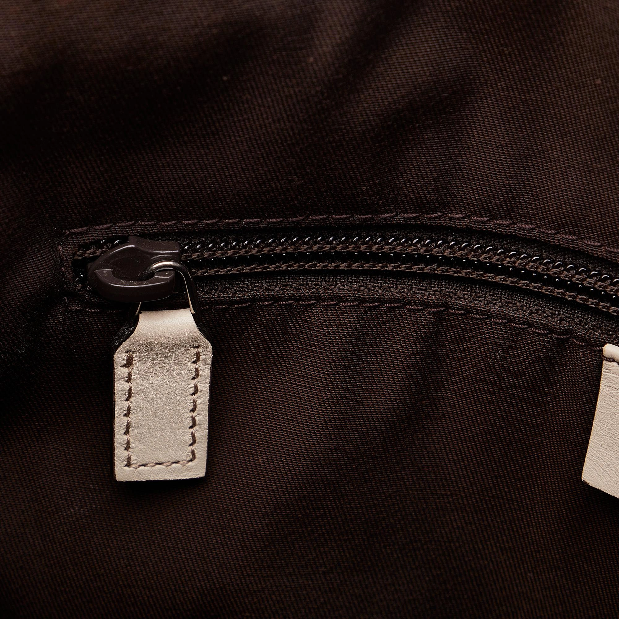 Gucci GG Canvas Crossbody Bag (SHG-keKDFG)