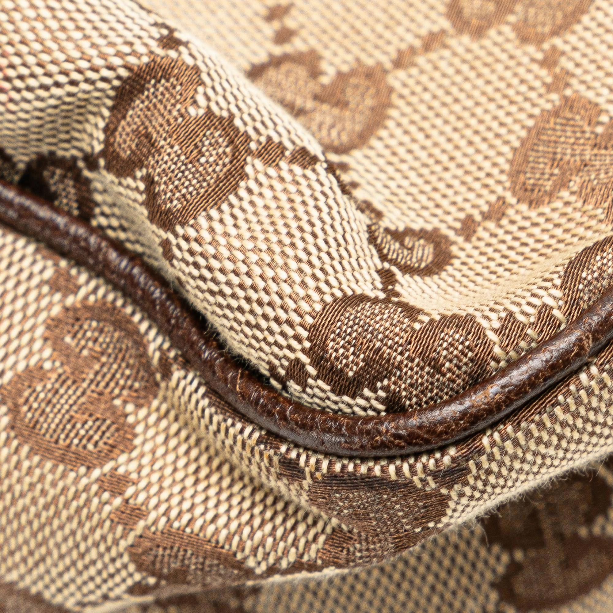 Gucci GG Canvas Crossbody (SHG-cCFg9P)