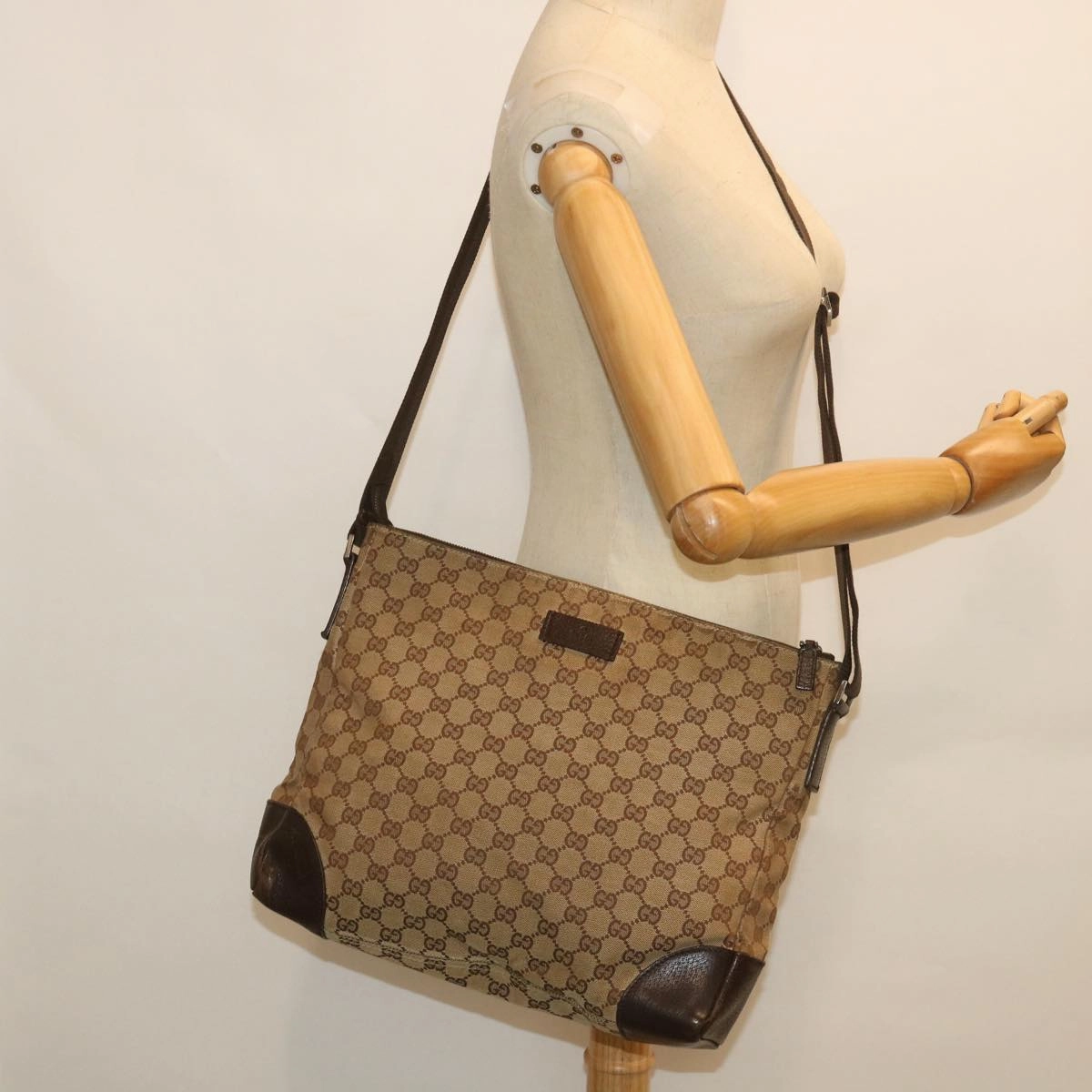 GUCCI GG Canvas Shoulder Bag Beige 110054  ac2320