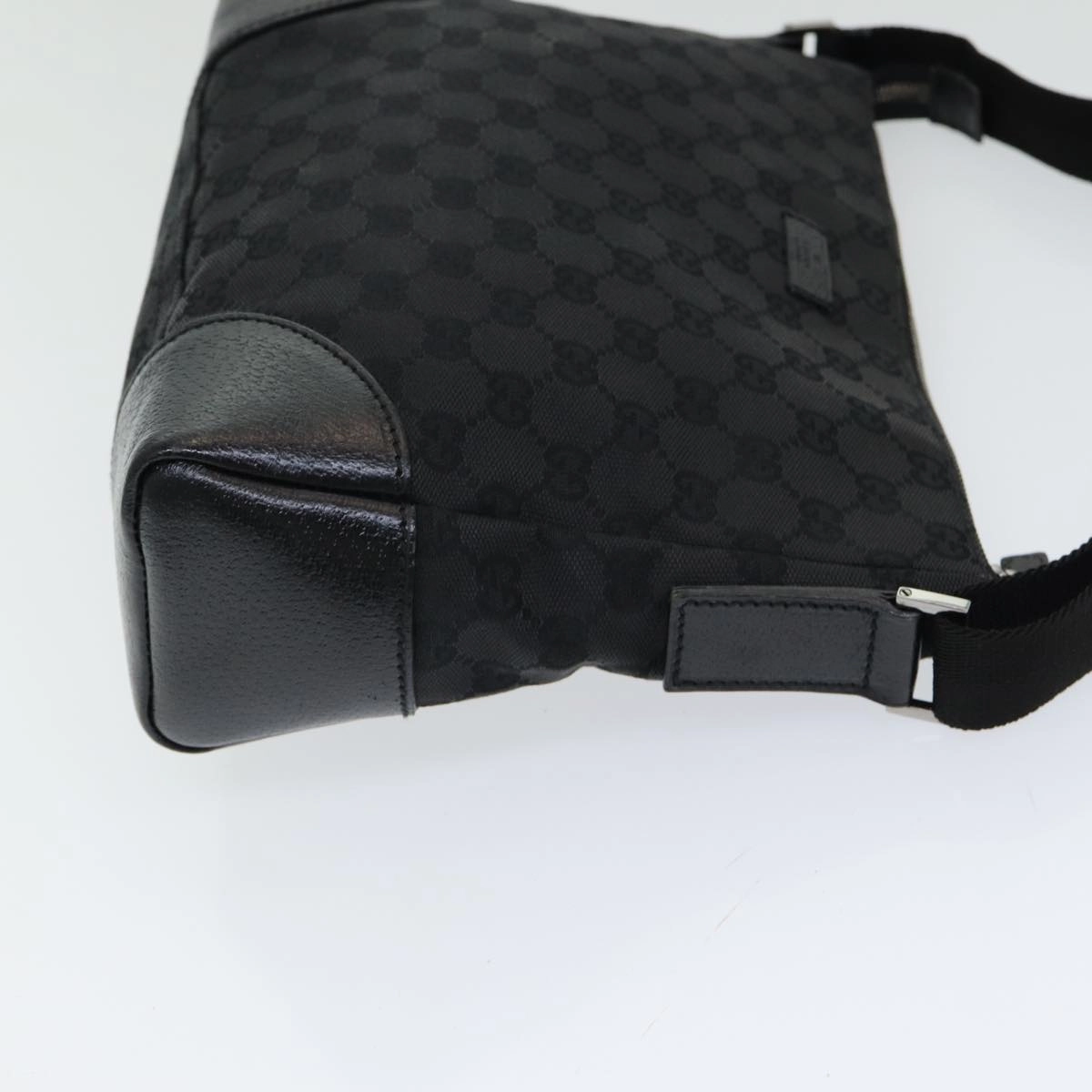 GUCCI GG Canvas Shoulder Bag Black  ep5103
