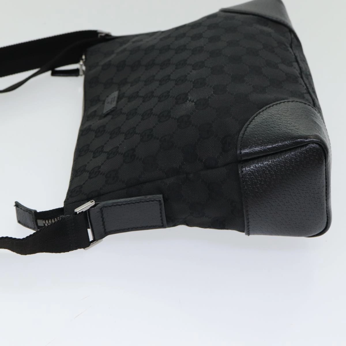 GUCCI GG Canvas Shoulder Bag Black  ep5103