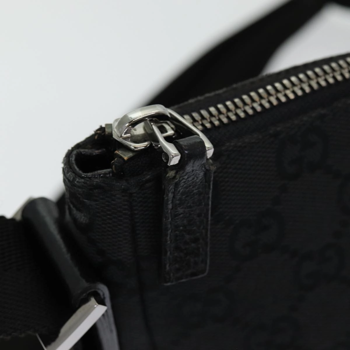 GUCCI GG Canvas Shoulder Bag Black  ep5103