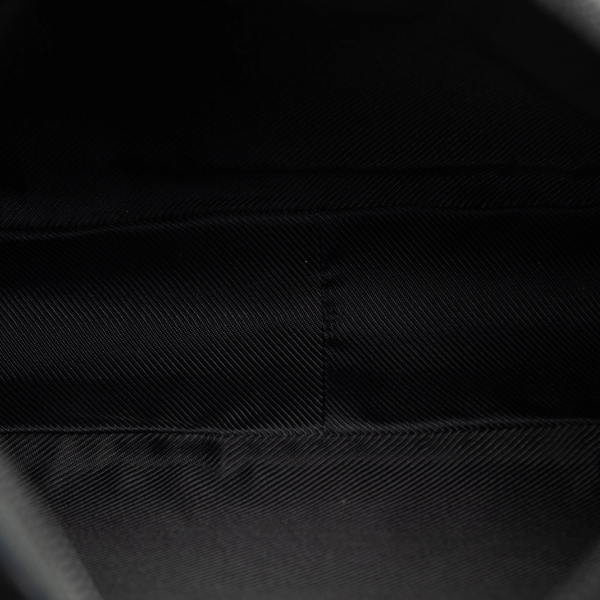 Gucci GG Canvas Shoulder Bag (SHG-VwA6iV)