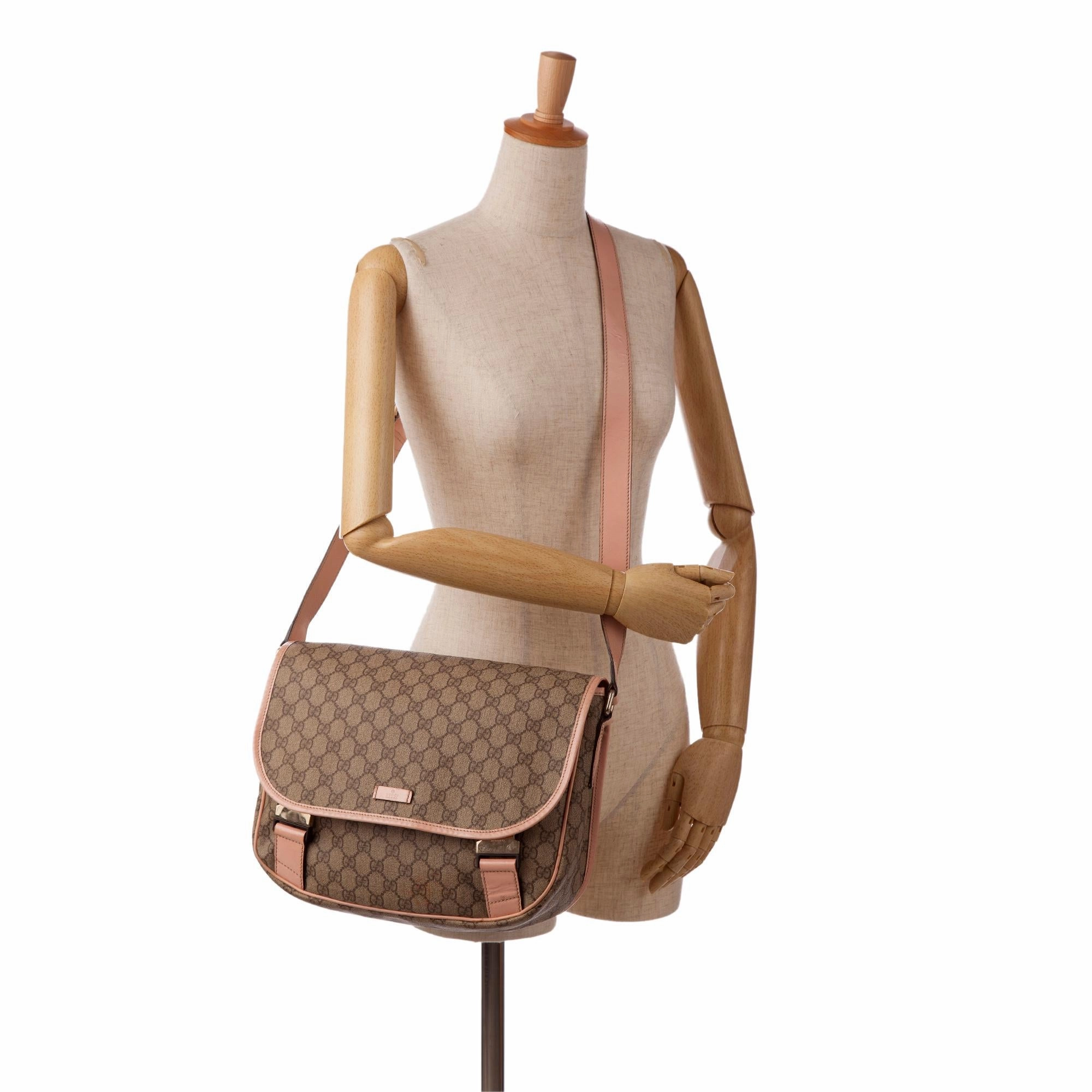 Gucci GG Supreme Crossbody Bag (SHG-blAQvN)