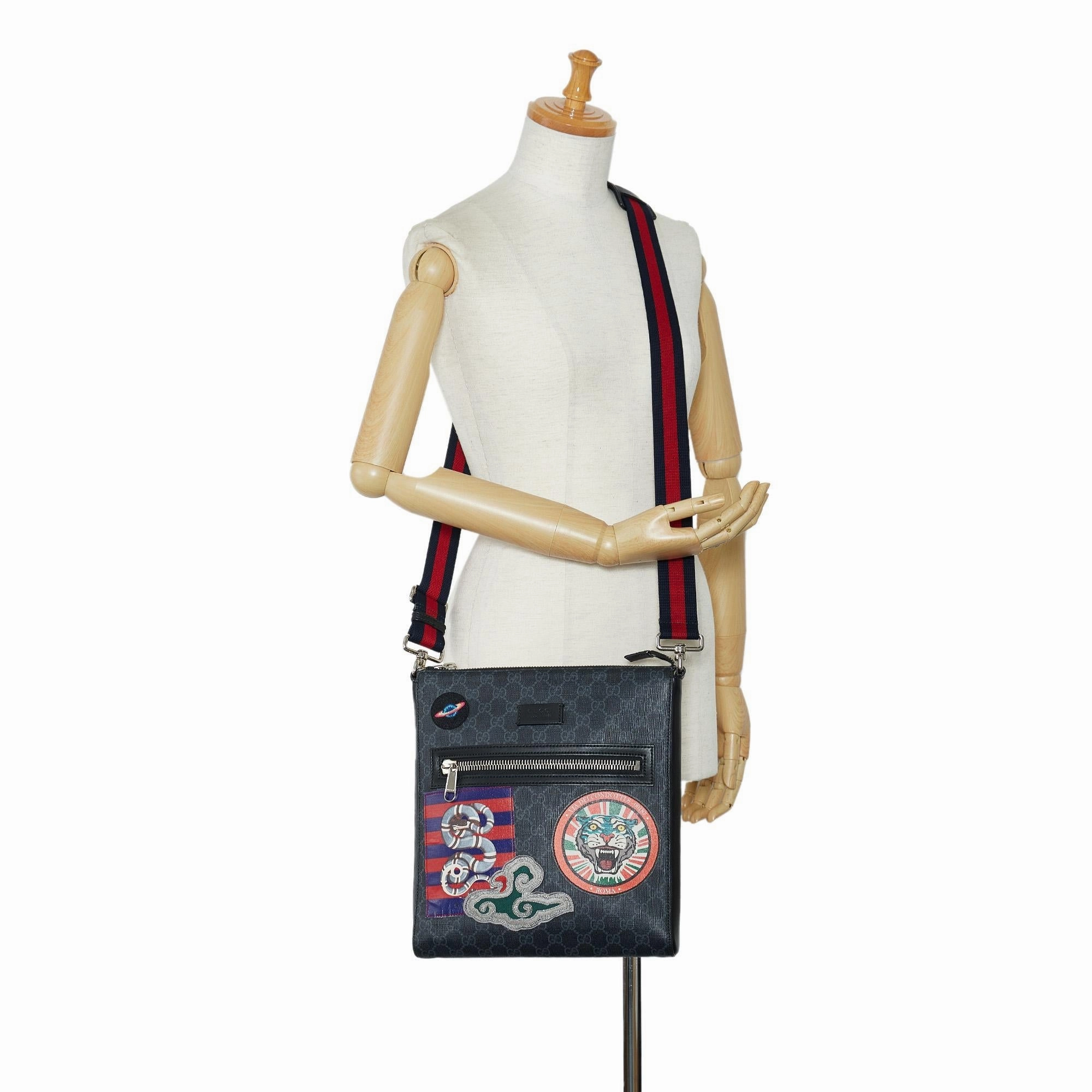 Gucci GG Supreme Night Courier Crossbody (SHG-B87ymk)