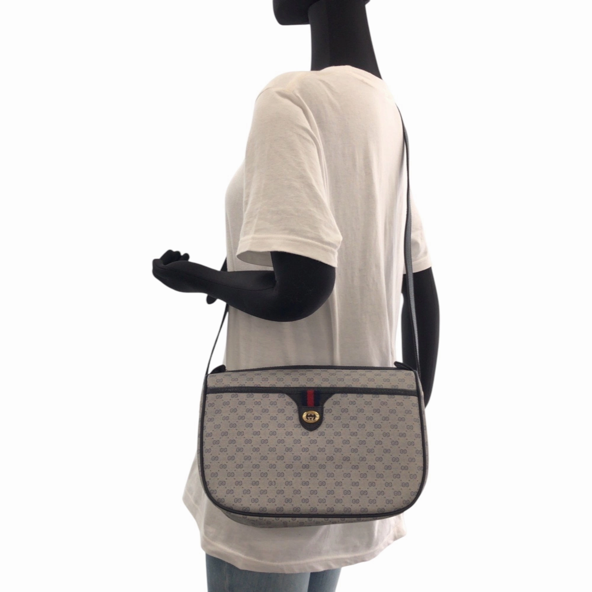 Gucci Gray Navy Gg Supreme Pochette Shoulder Bag ()
