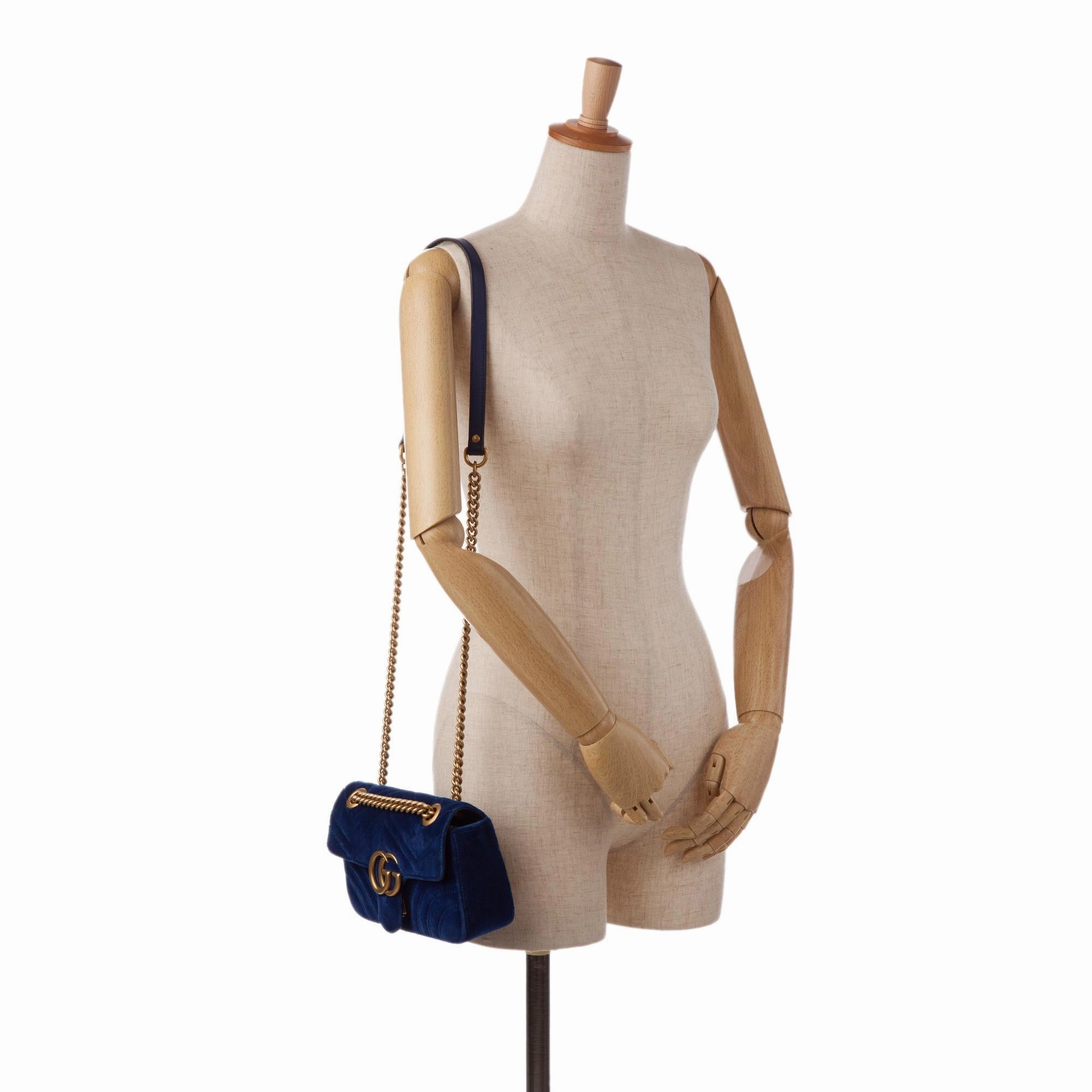 Gucci Mini GG Marmont Matelasse Velvet Crossbody (SHG-pu0QJn)