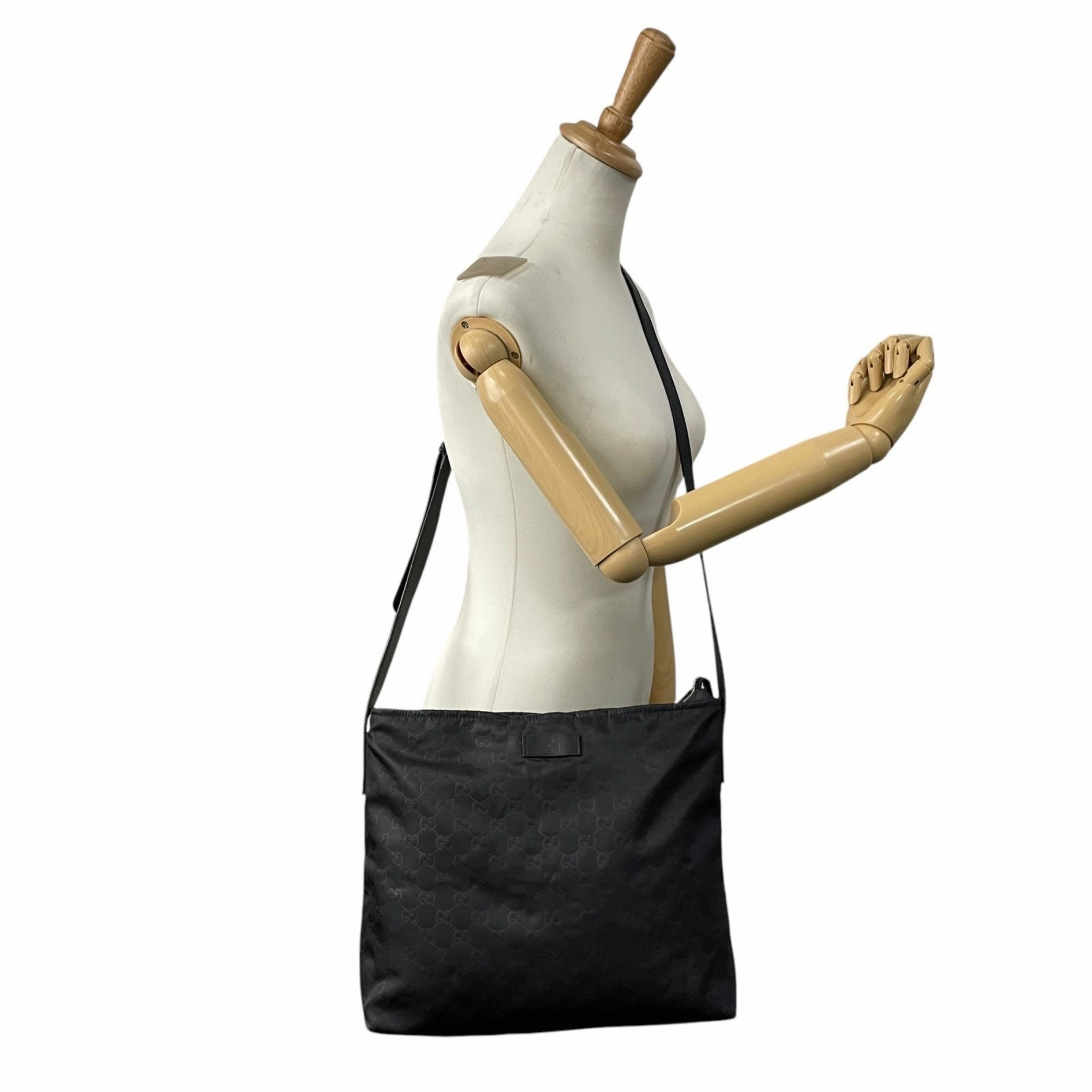 Gucci Nylon Leather Shoulder Bag (Pre-Owned)