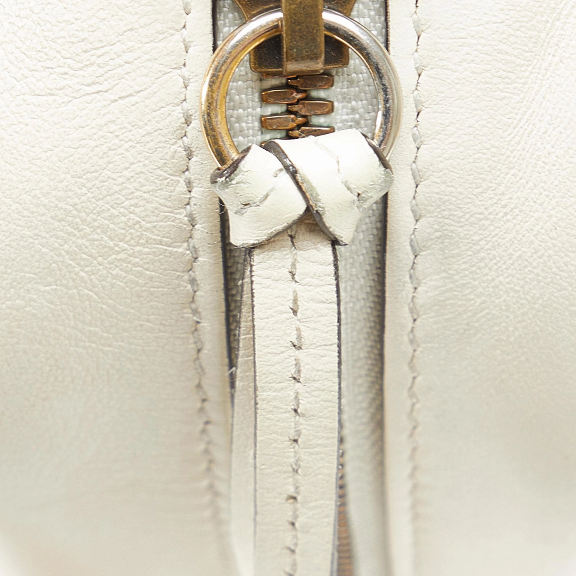 Gucci Small GG Marmont Matelasse Crossbody (SHG-ojfwJO)