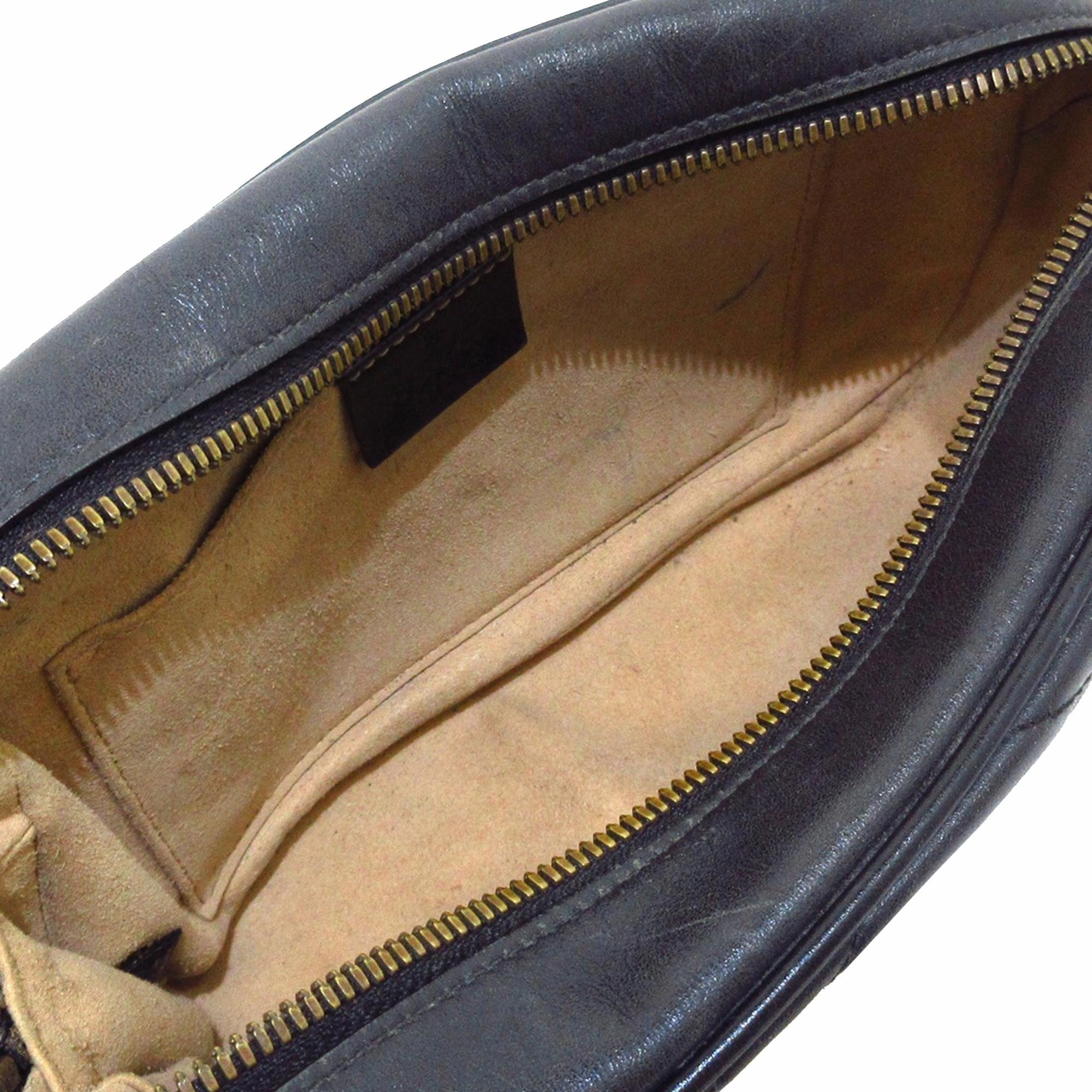 Gucci Small GG Marmont Matelasse Crossbody (SHG-r0tGKV)