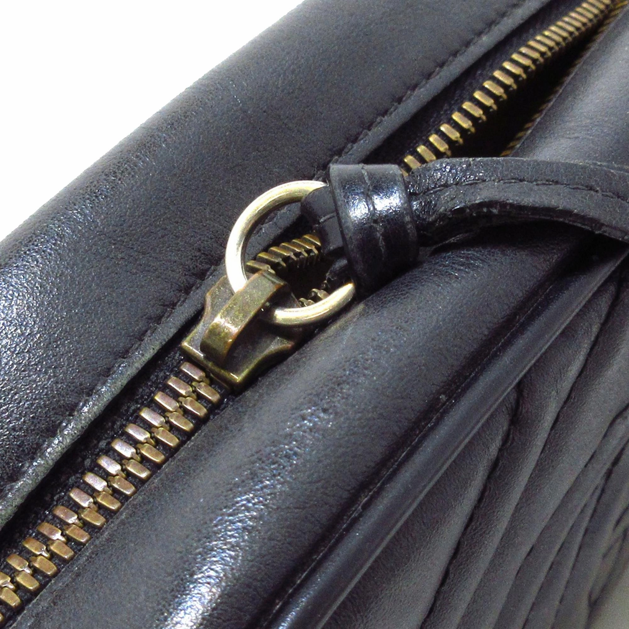 Gucci Small GG Marmont Matelasse Crossbody (SHG-r0tGKV)