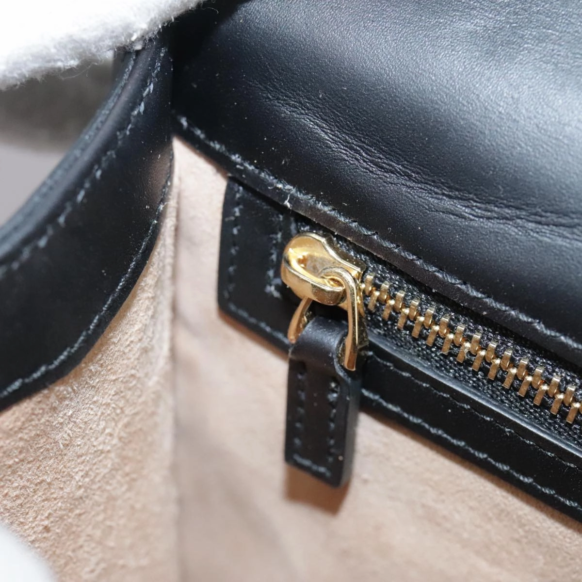 Gucci Sylvie Black Leather Shoulder Bag ()