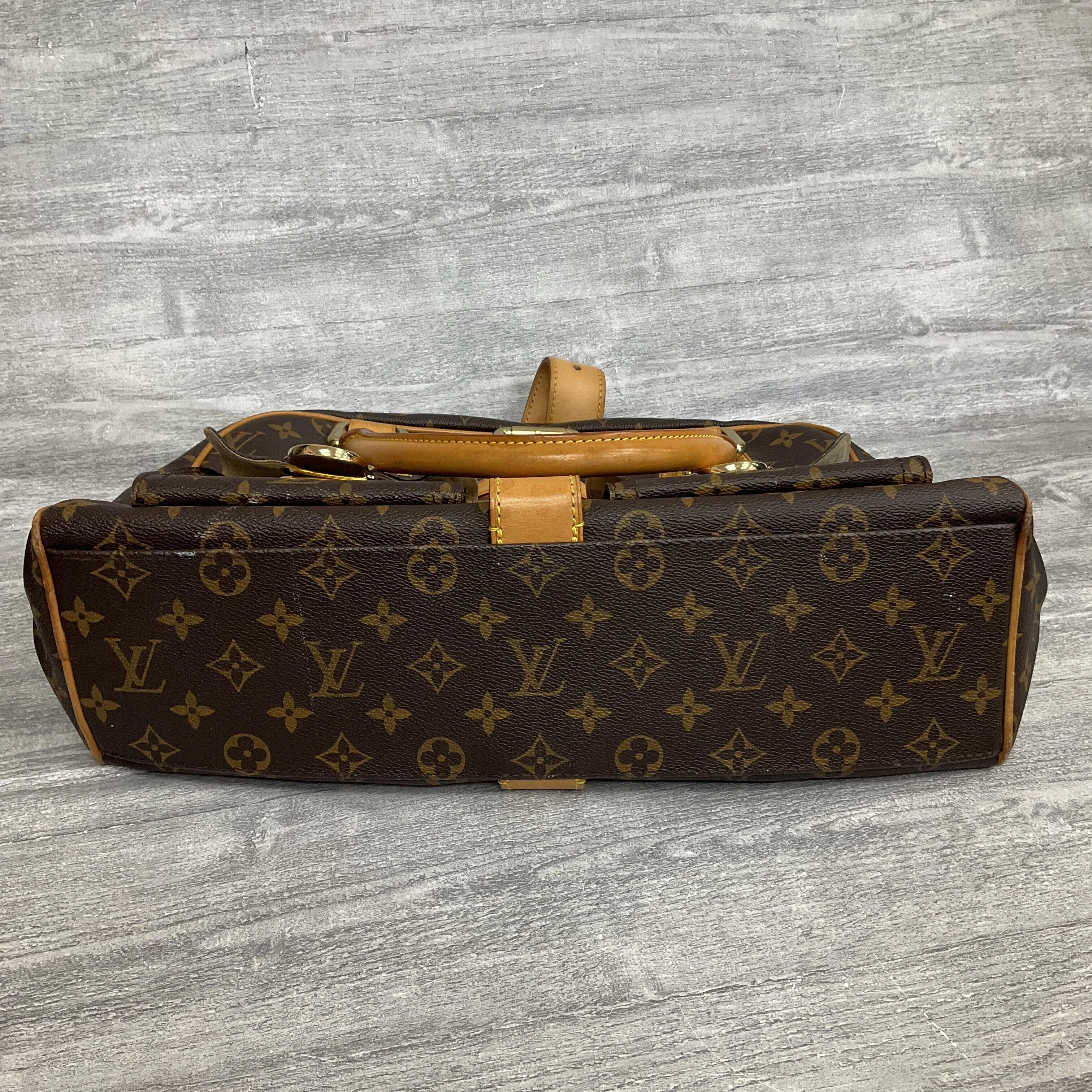 Handbag Luxury Designer By Louis Vuitton  Size: Large
