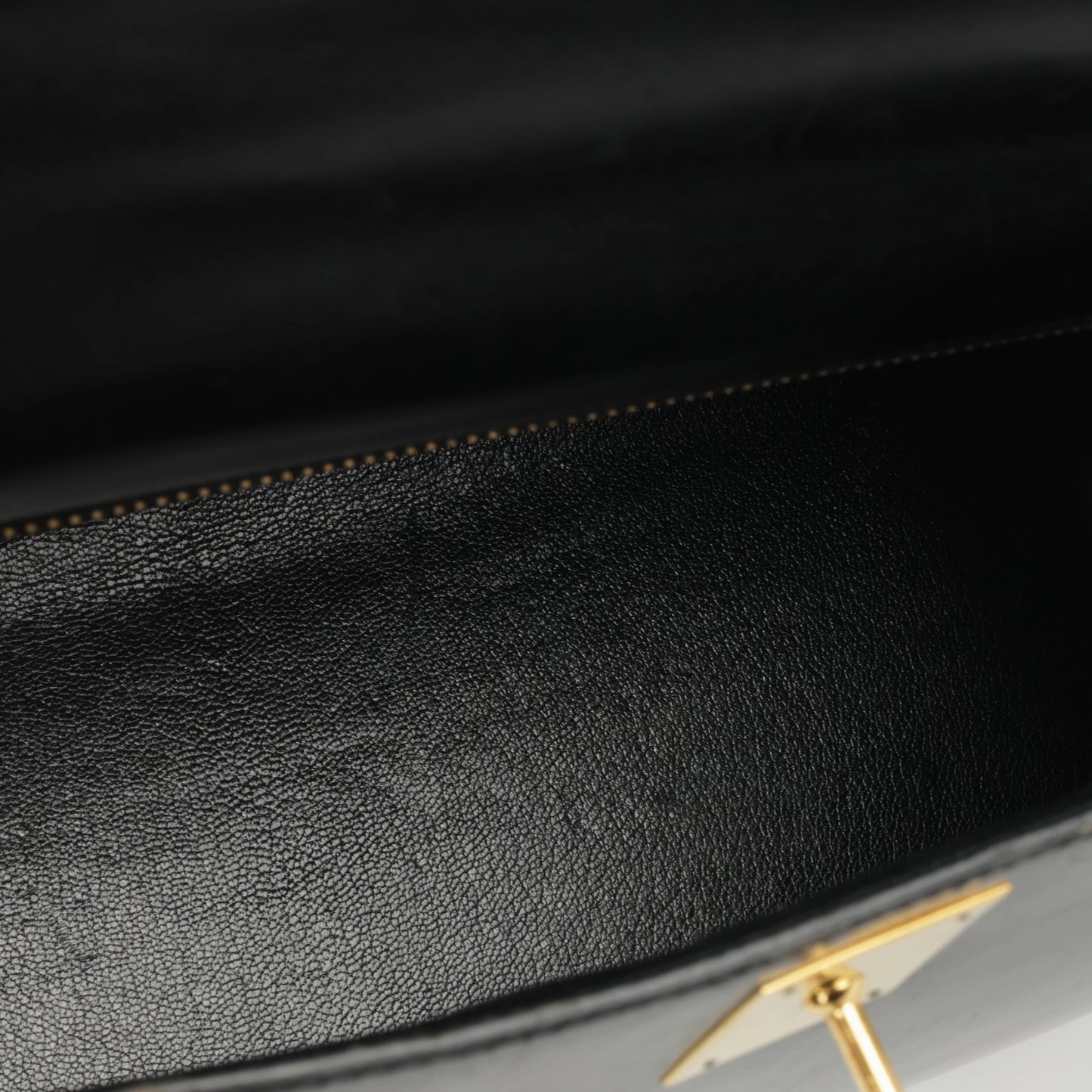 Herms Vintage Kelly 28 Noir Box Calf GHW