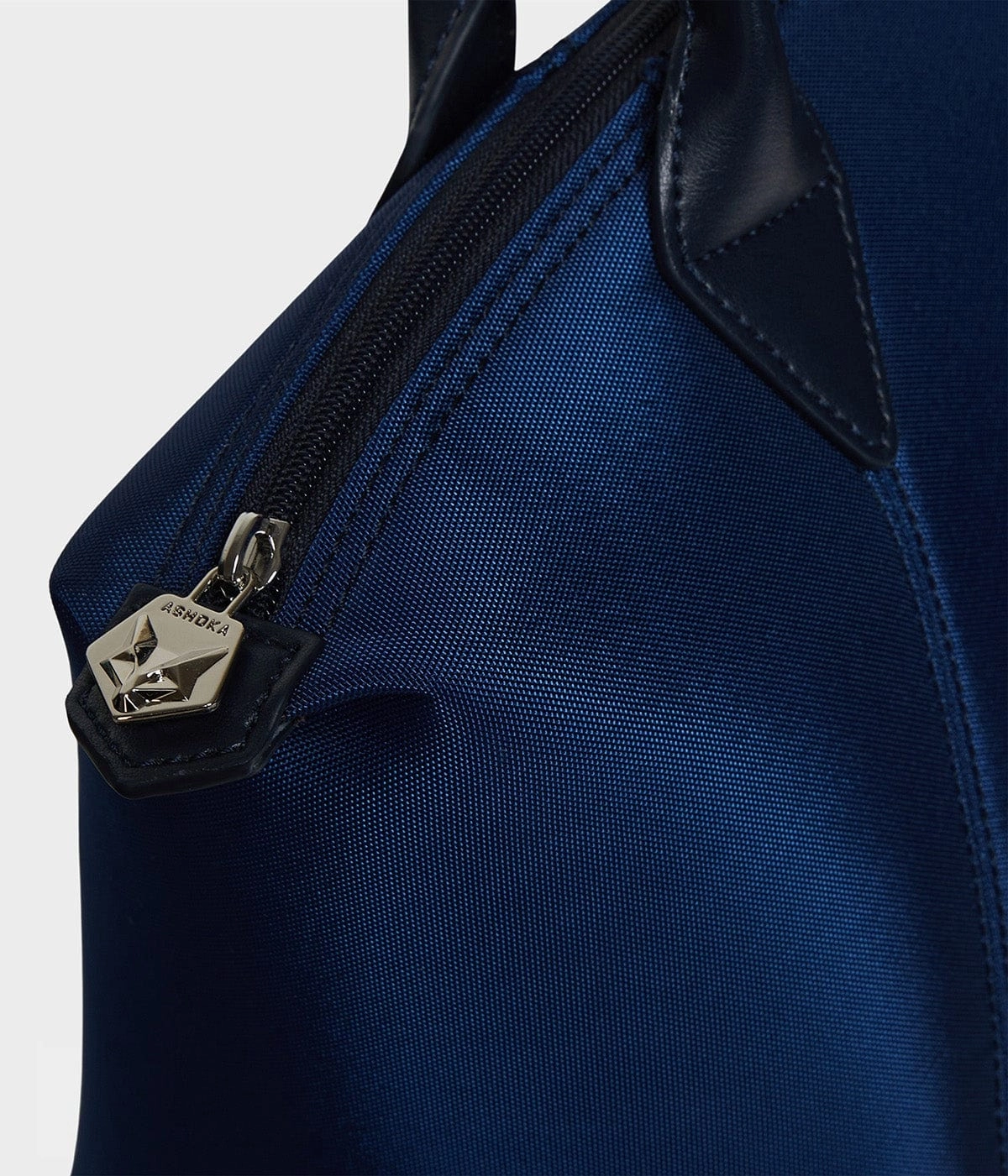 Journey Apple Skin & Recycled Nylon Weekend Bag | Navy Blue