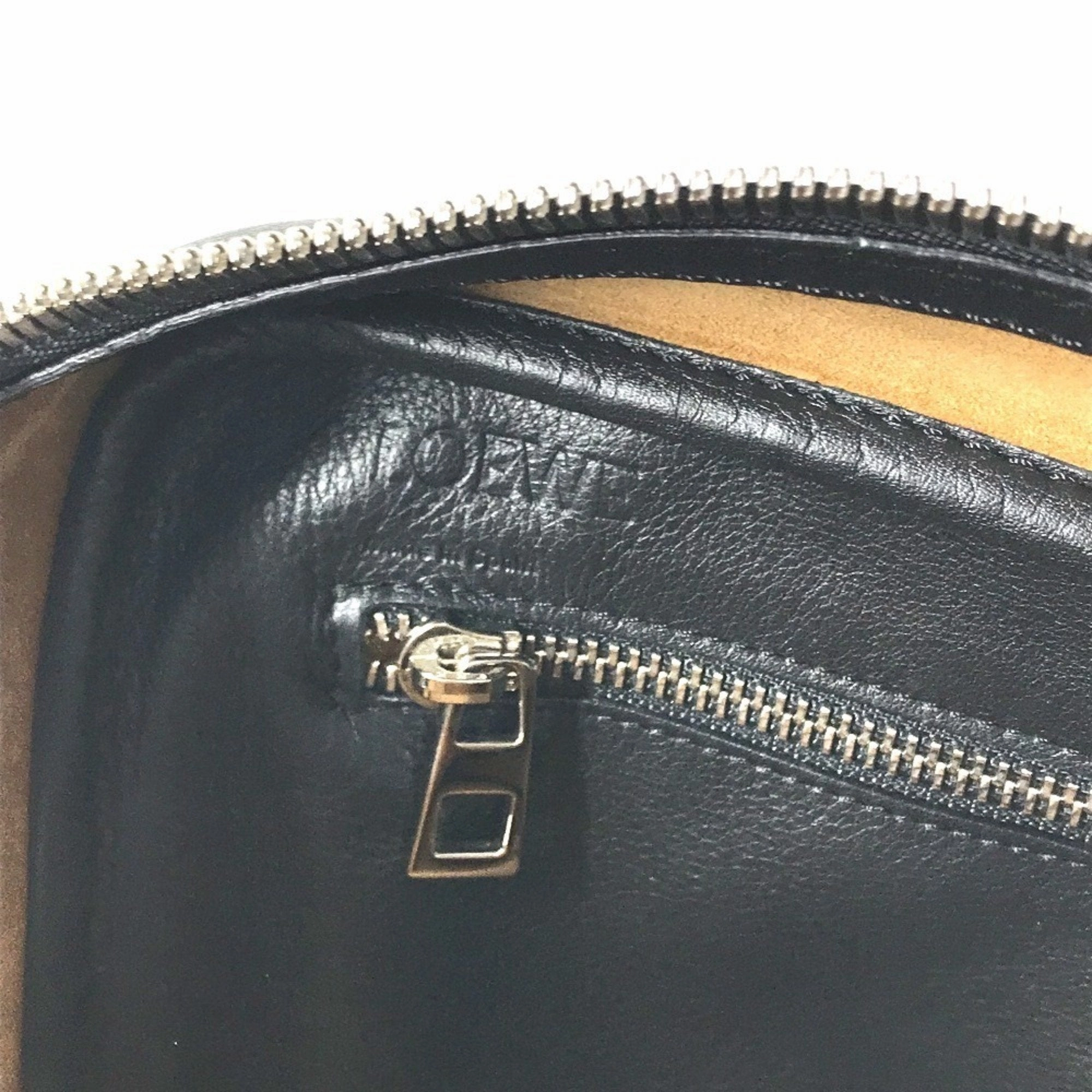 Loewe  Leather Handbag Shoulder Bag Tote Bag (Pre-Owned)