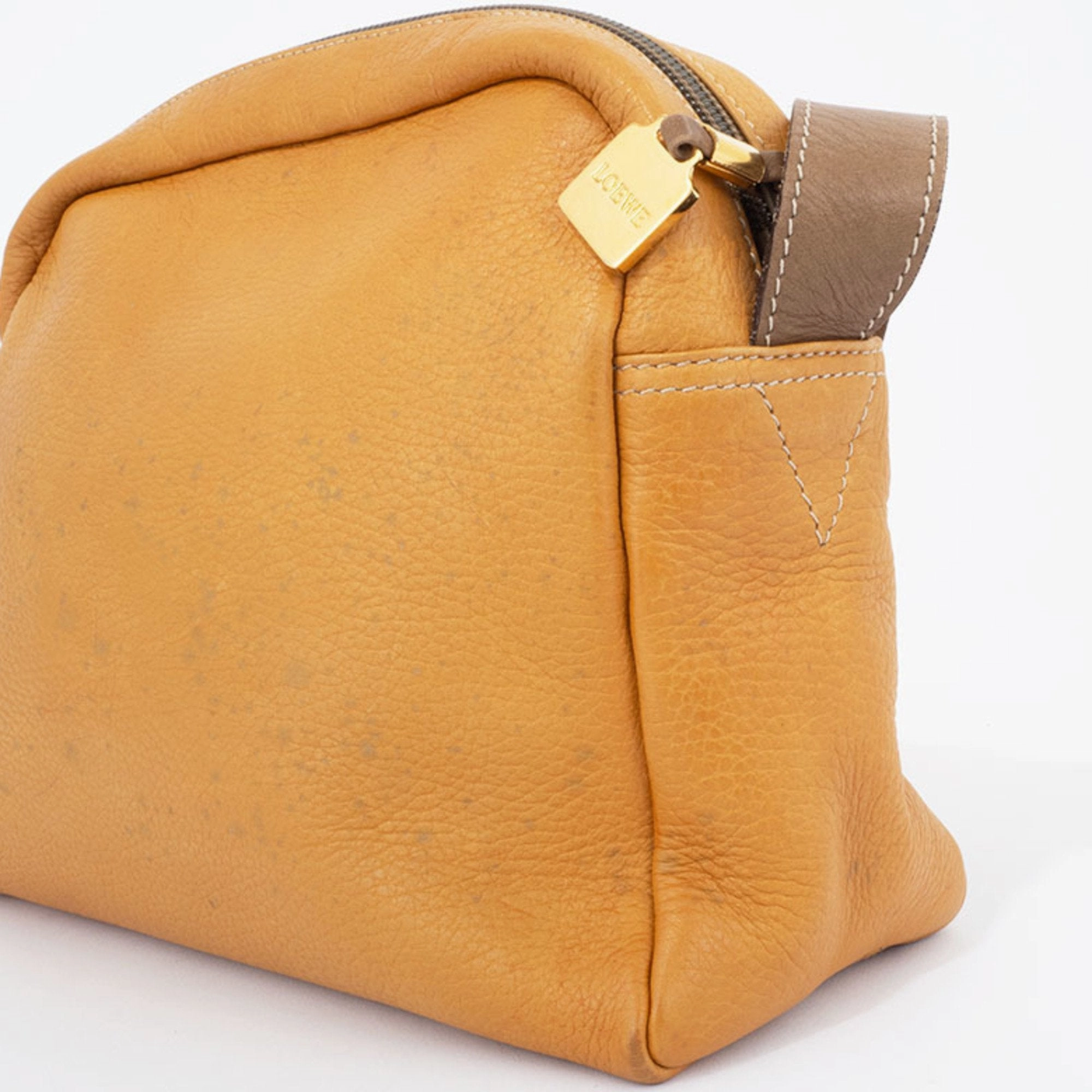 Loewe Leather Shoulder Bag (Pre-Owned)