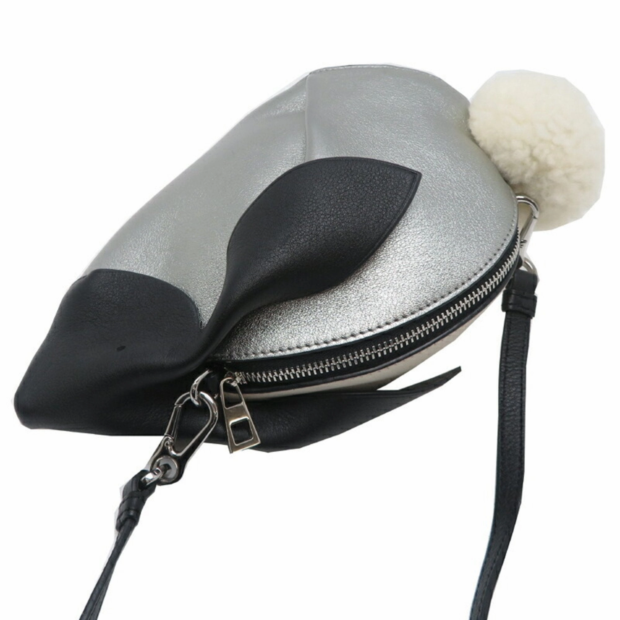 Loewe  Leather Shoulder Bag (Pre-Owned)