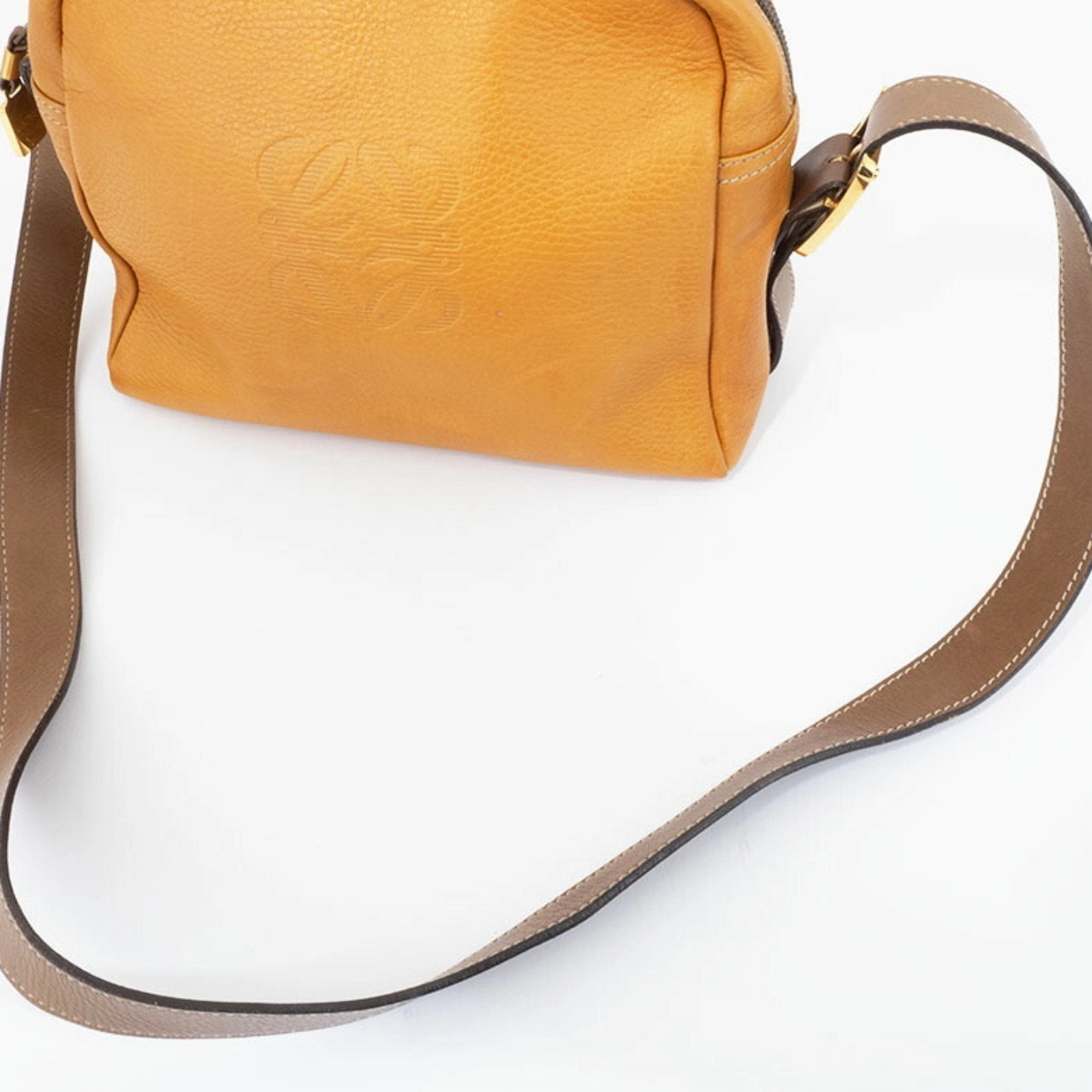 Loewe Leather Shoulder Bag (Pre-Owned)